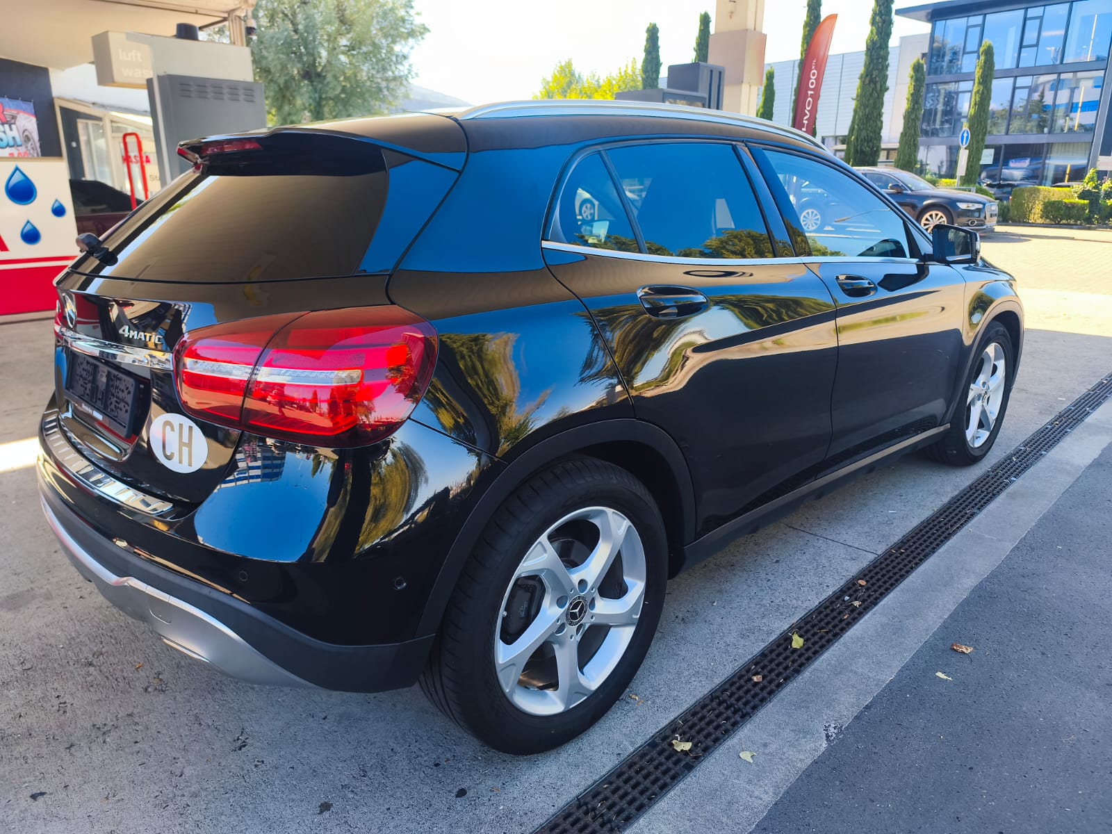MERCEDES-BENZ GLA 220 AMG Line 4Matic 7G-DCT-image-2