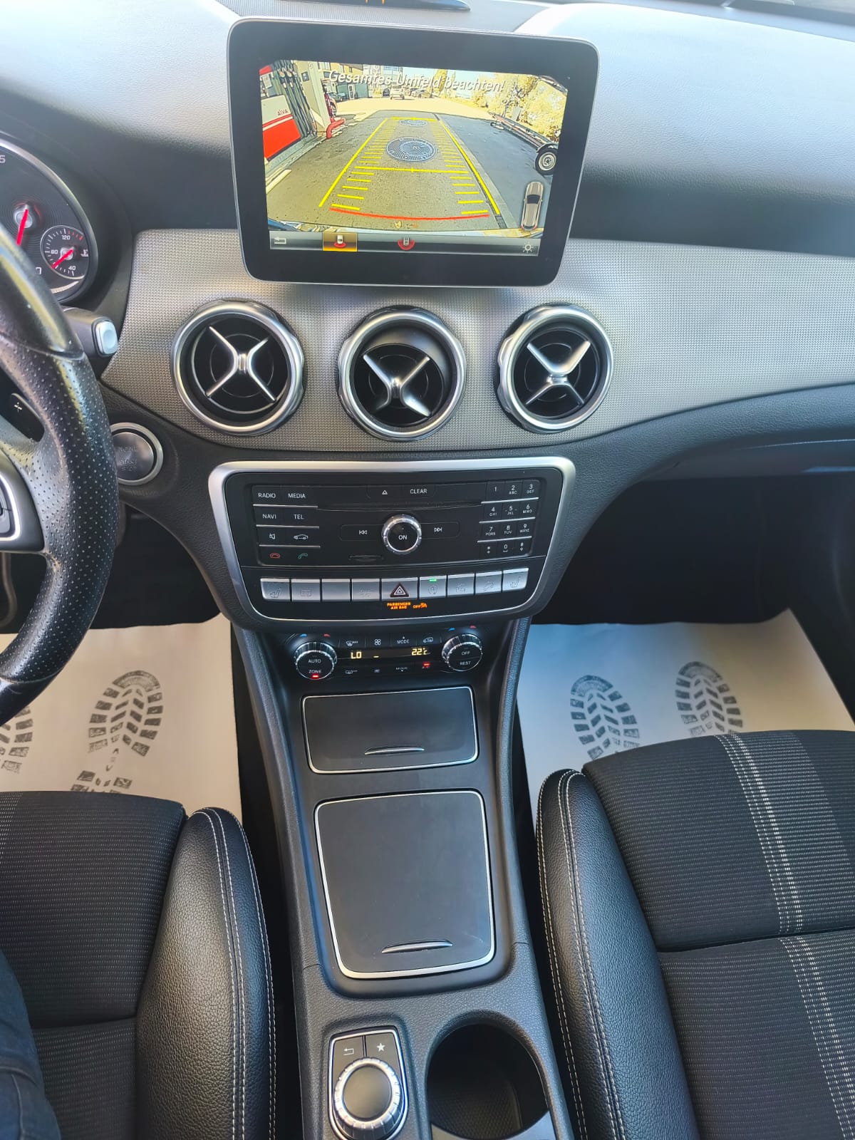 MERCEDES-BENZ GLA 220 AMG Line 4Matic 7G-DCT-image-18