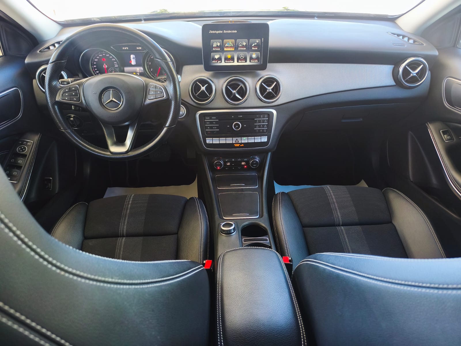 MERCEDES-BENZ GLA 220 AMG Line 4Matic 7G-DCT-image-17
