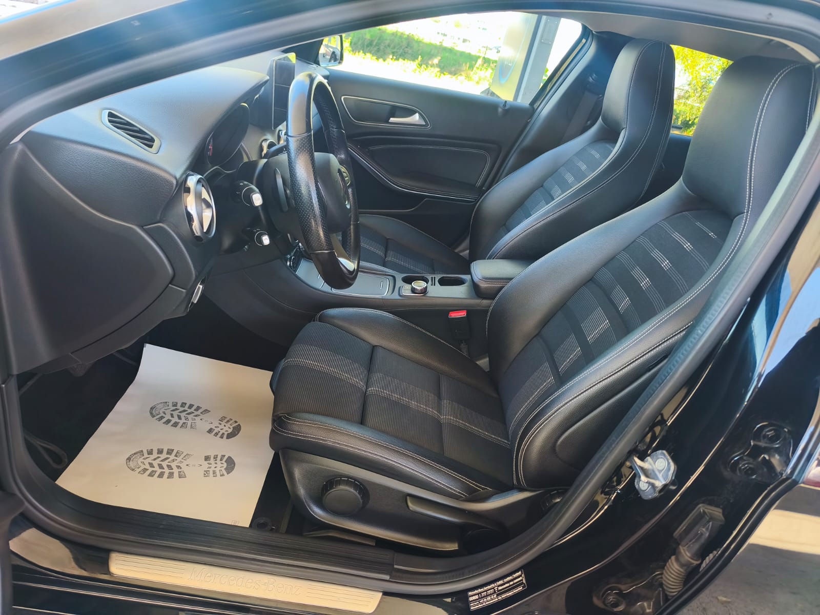 MERCEDES-BENZ GLA 220 AMG Line 4Matic 7G-DCT-image-13