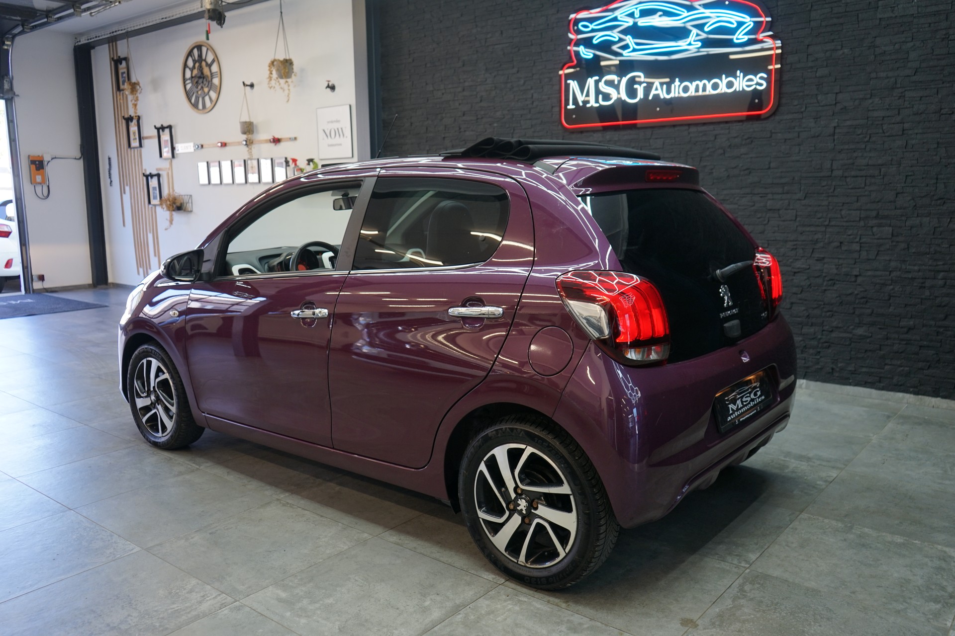 PEUGEOT 108 1.2 VTi Allure Top-image-2