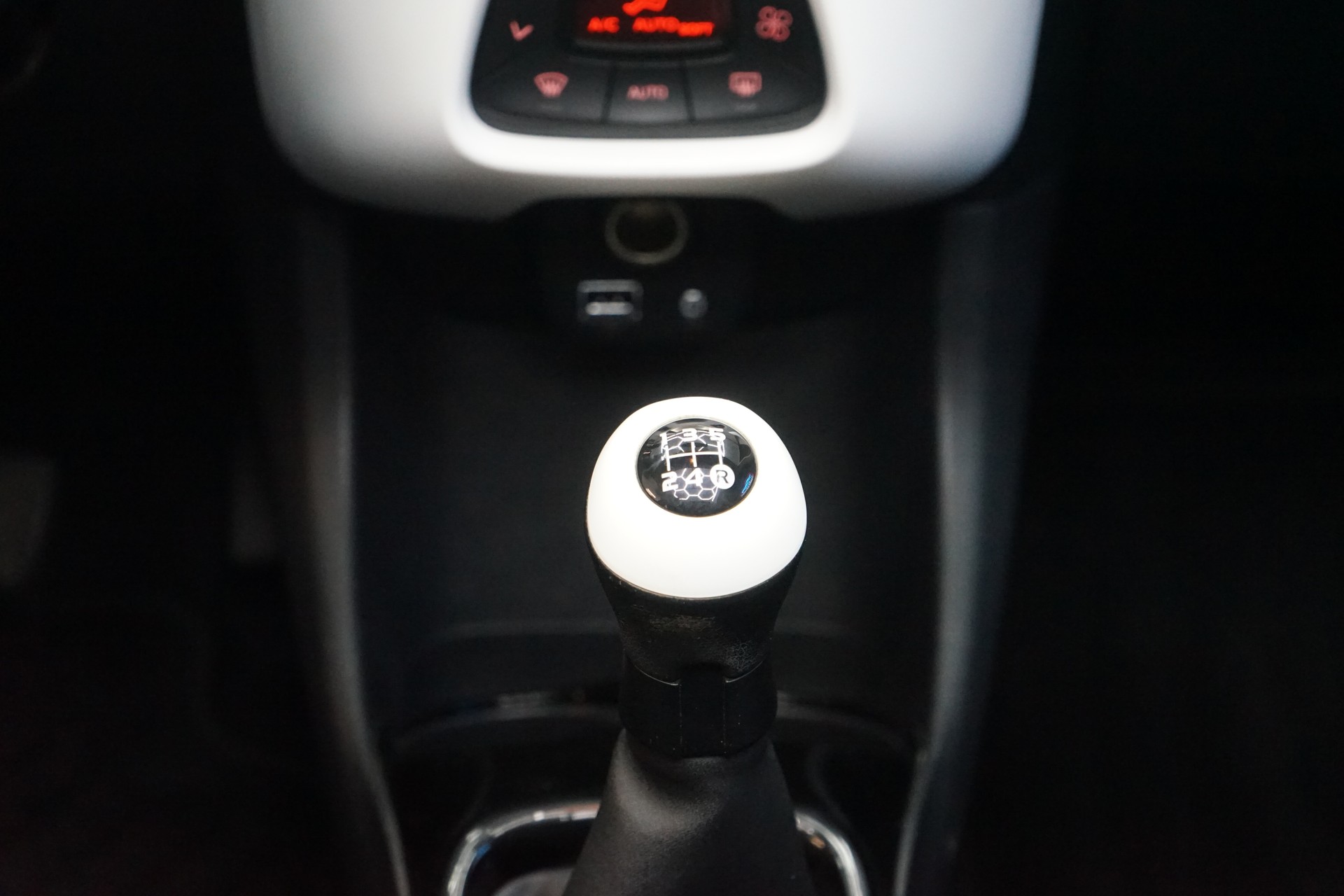 PEUGEOT 108 1.2 VTi Allure Top-image-11