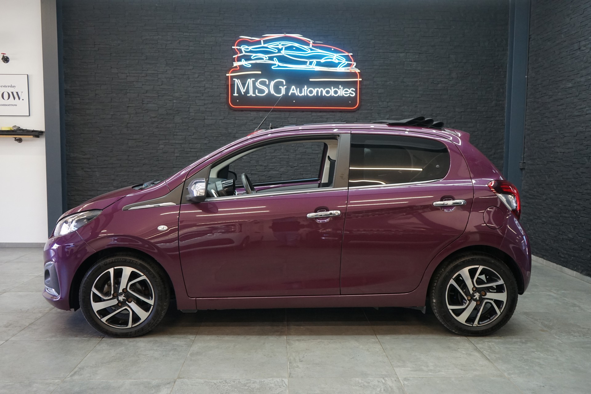PEUGEOT 108 1.2 VTi Allure Top-image-1