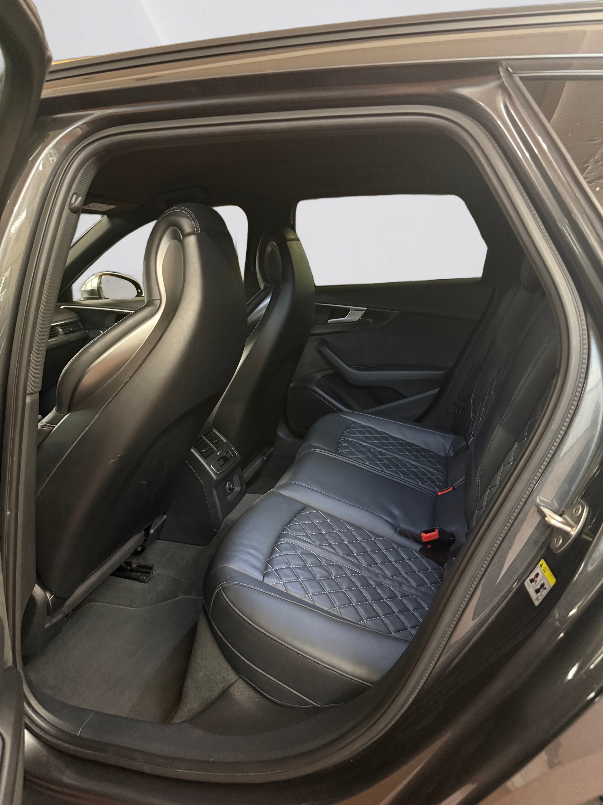 AUDI S4 Avant 3.0 TFSI quattro tiptronic-image-11