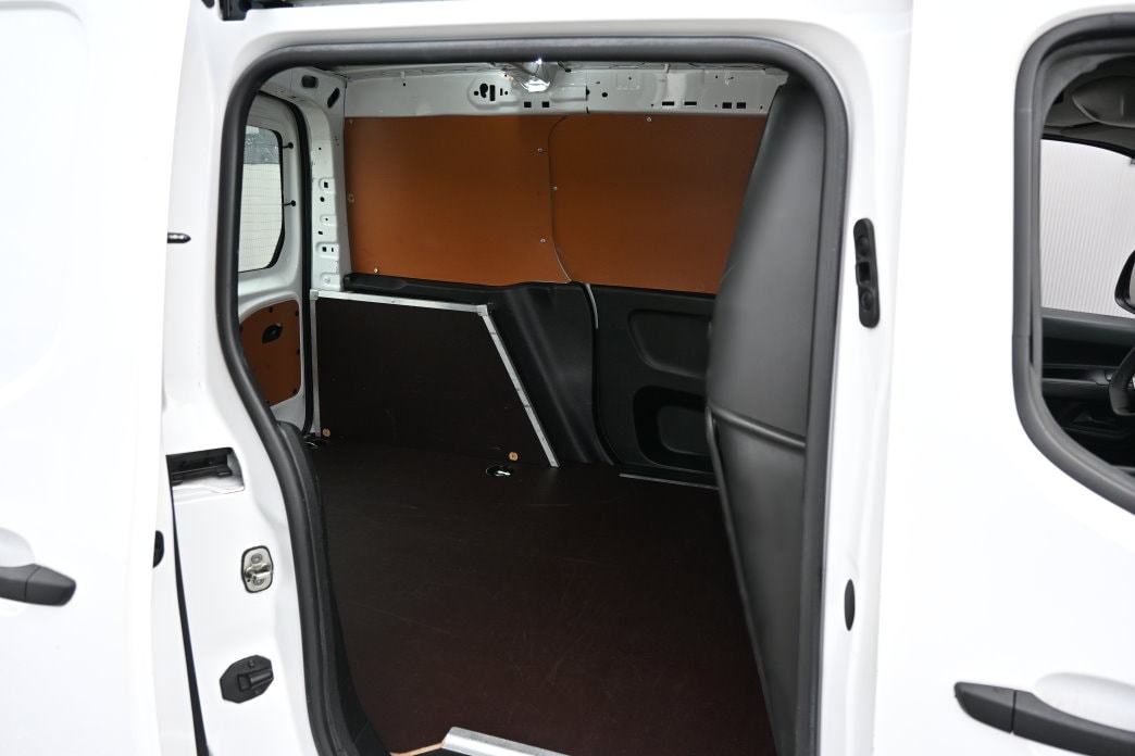 PEUGEOT Partner 1.2 Pure Tech s/s Premium EAT8 1000kg-image-5