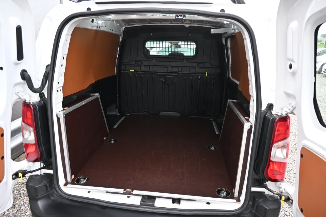 PEUGEOT Partner 1.2 Pure Tech s/s Premium EAT8 1000kg-image-4