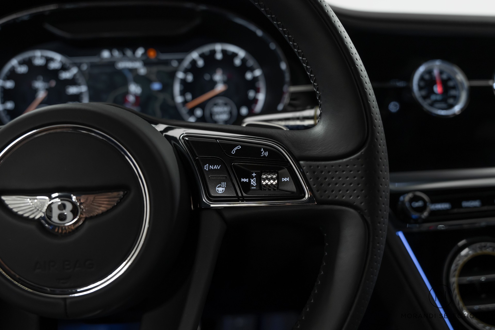BENTLEY Continental GT 4.0 V8 Mulliner-image-24