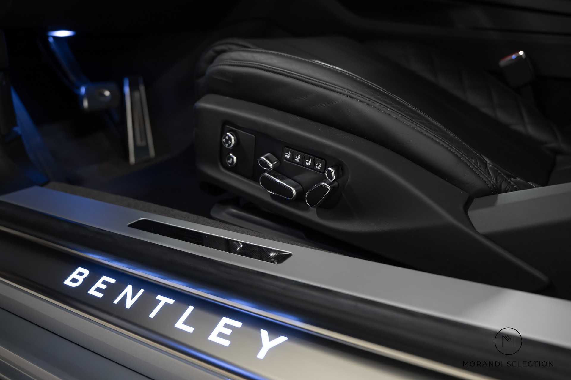 BENTLEY Continental GT 4.0 V8 Mulliner-image-14