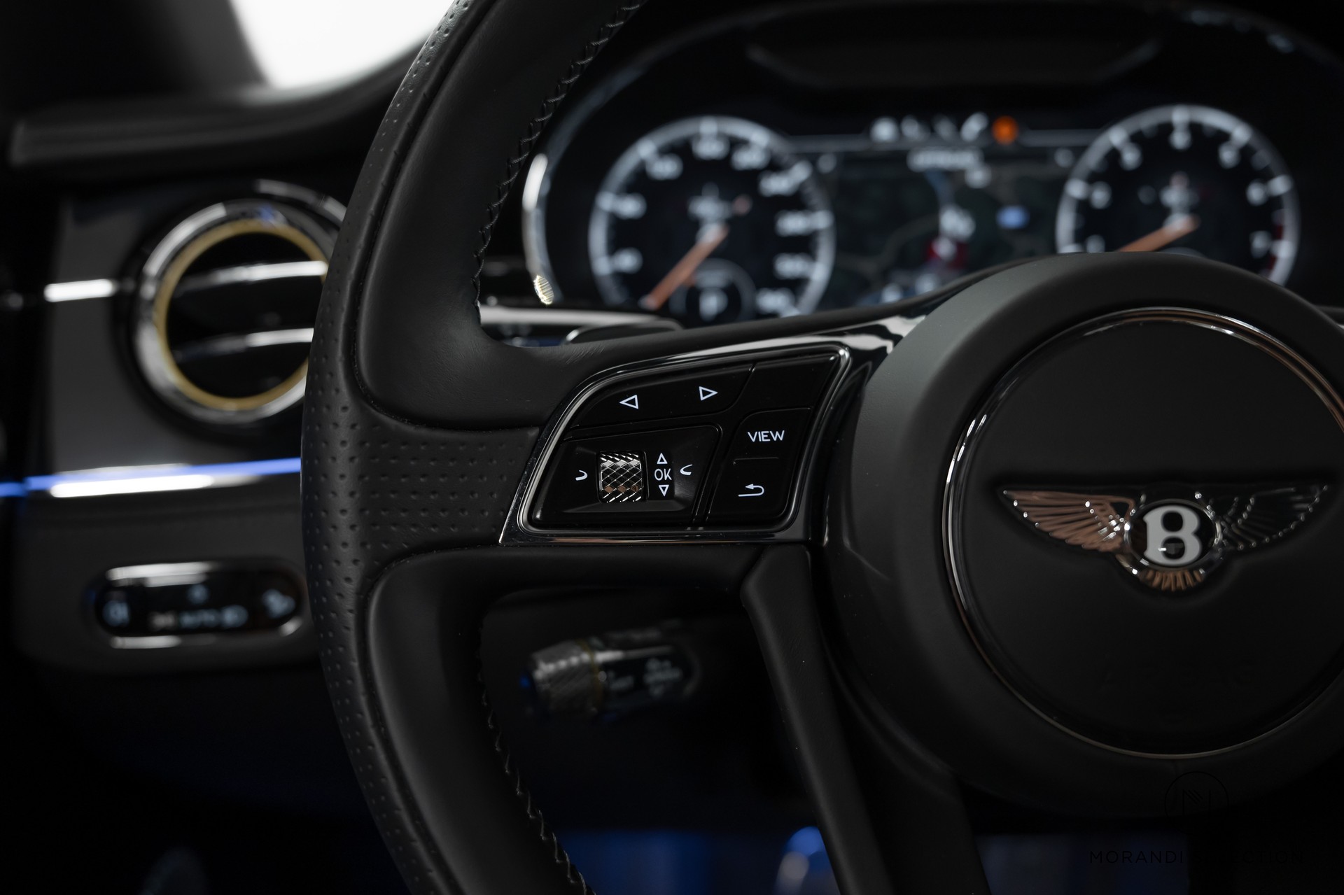 BENTLEY Continental GT 4.0 V8 Mulliner-image-23