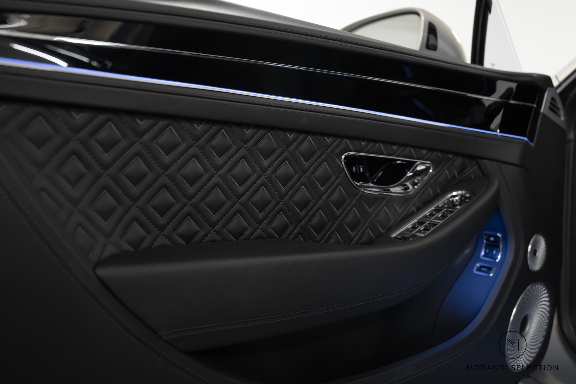 BENTLEY Continental GT 4.0 V8 Mulliner-image-18