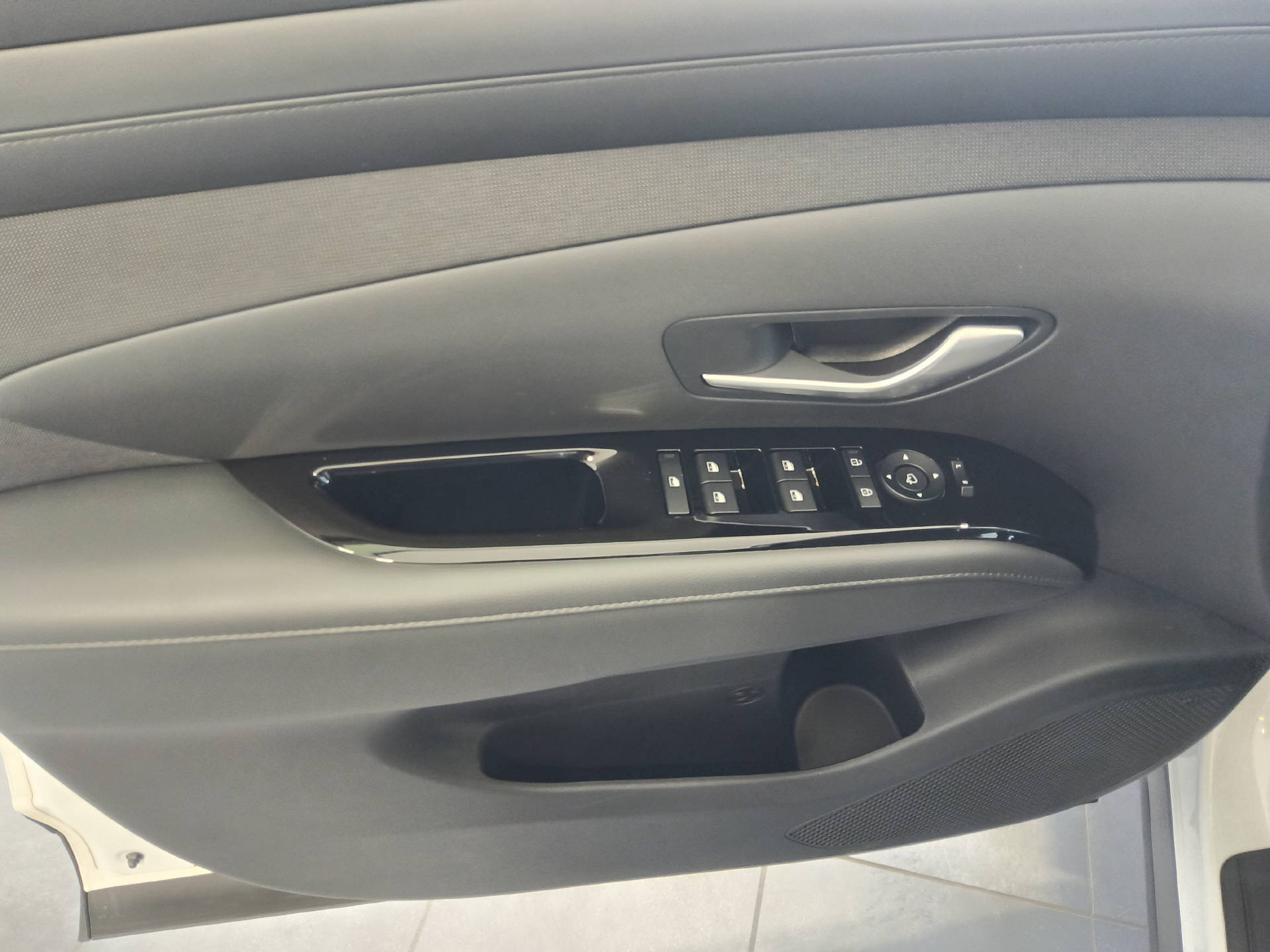 HYUNDAI Tucson 1.6 T-GDi PHEV Amplia 4WD-image-17