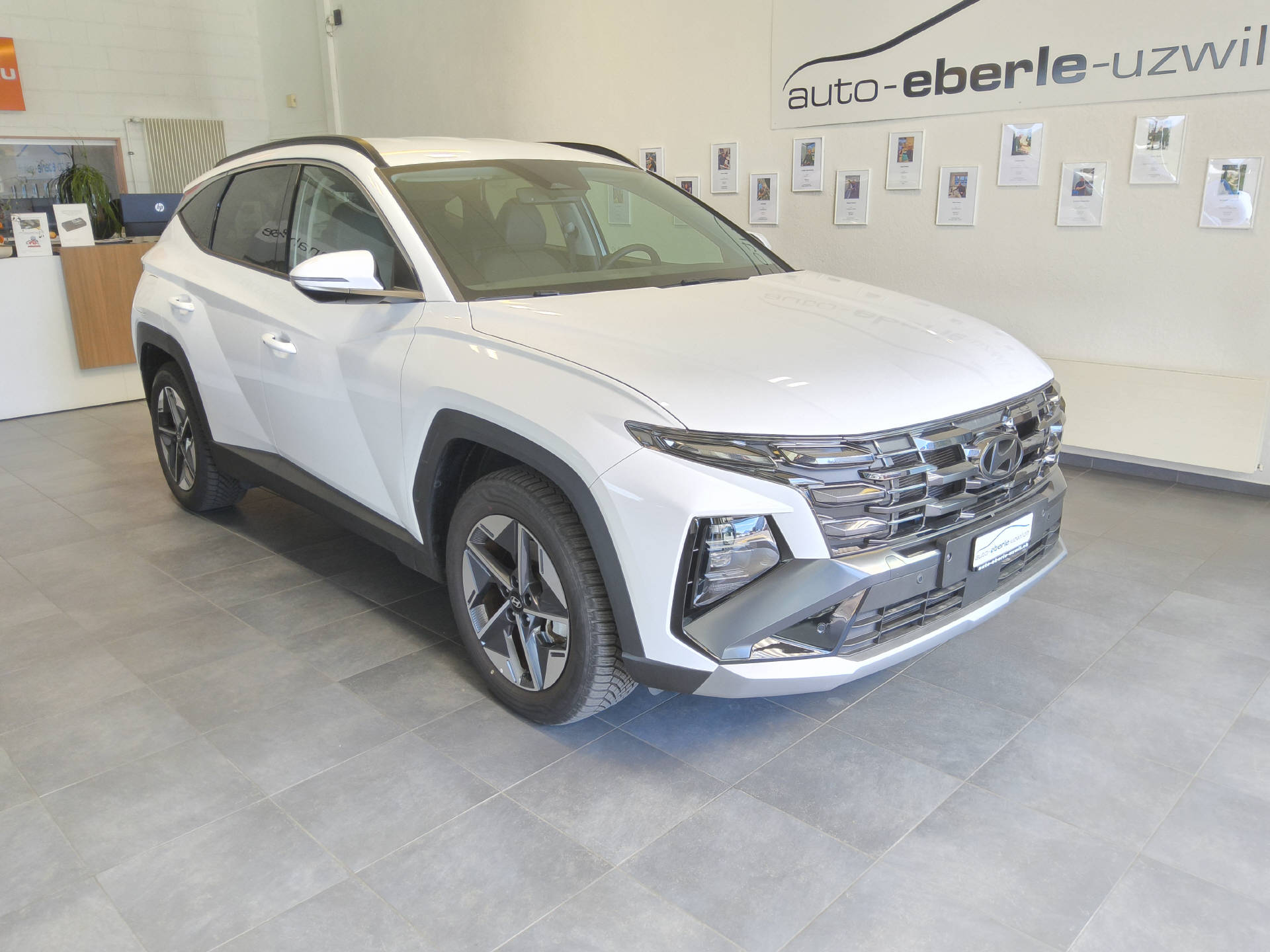 HYUNDAI Tucson 1.6 T-GDi PHEV Amplia 4WD-showroom-element-1