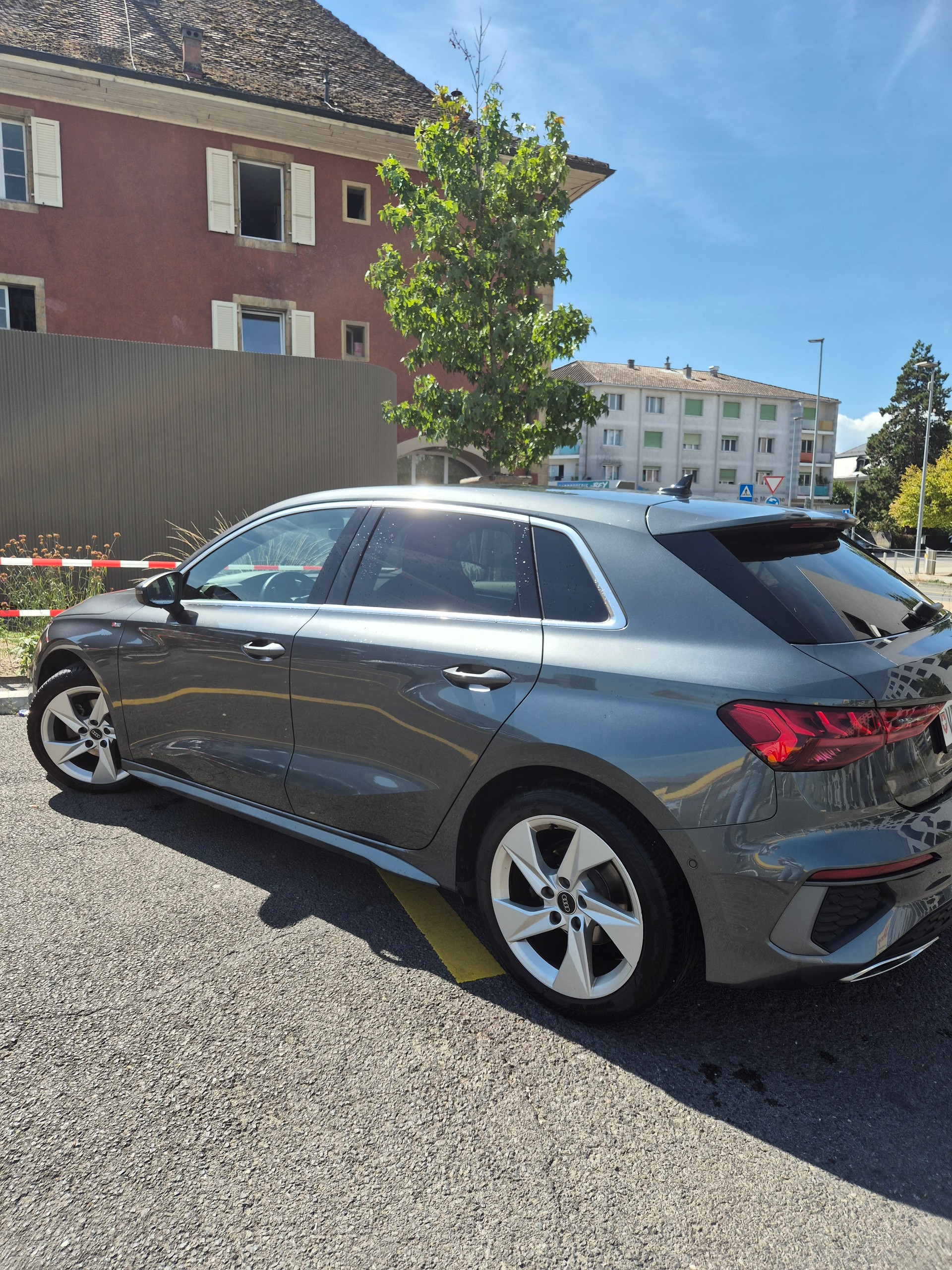 AUDI 1.5 35 TFSI S Line S-Tronic-image-1