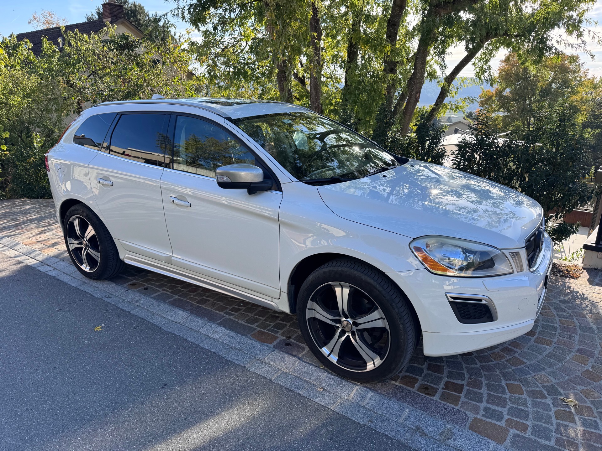 VOLVO 2.4 D3 R-Design AWD S/S-image-0