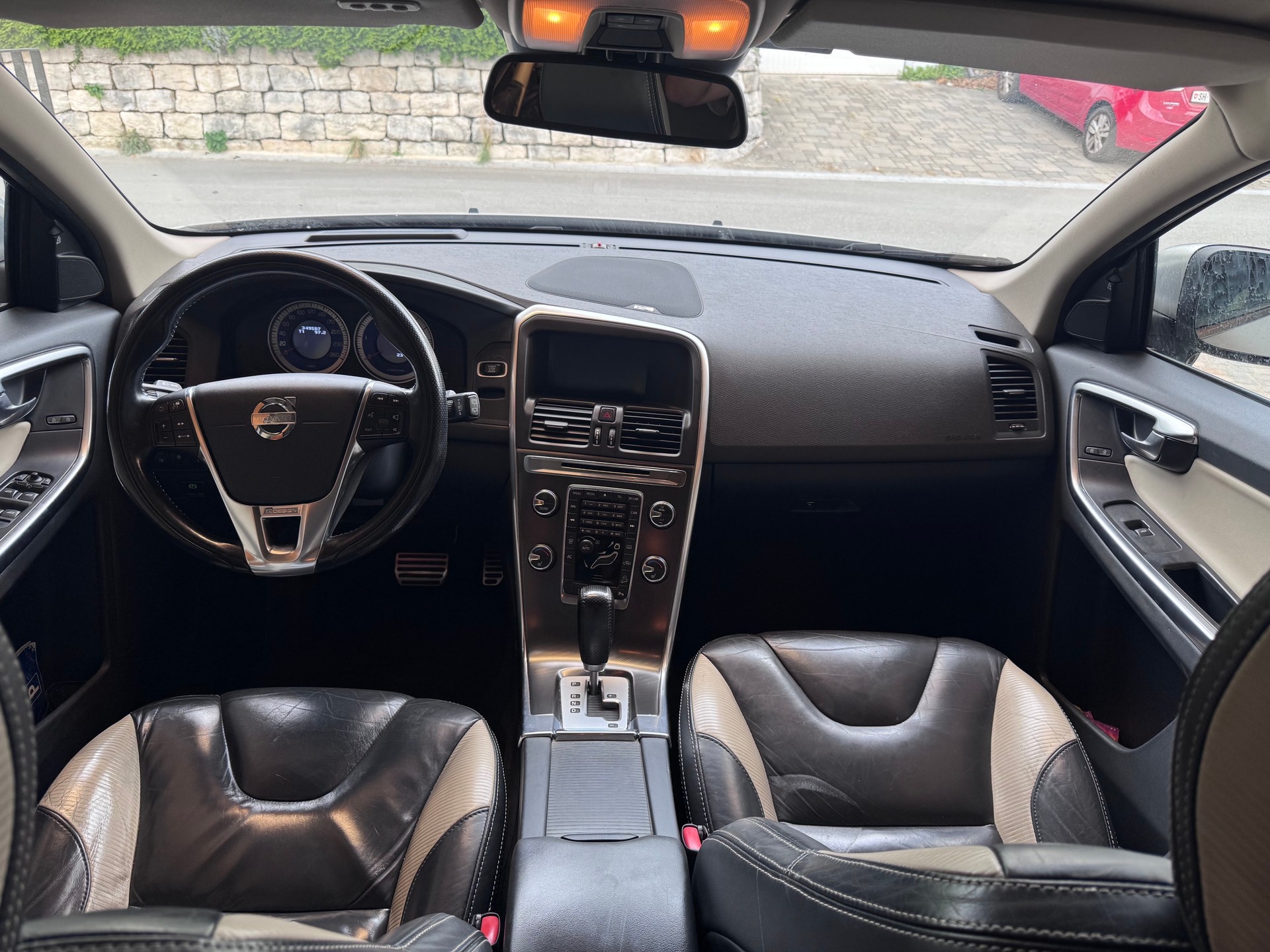 VOLVO 2.4 D3 R-Design AWD S/S-image-4