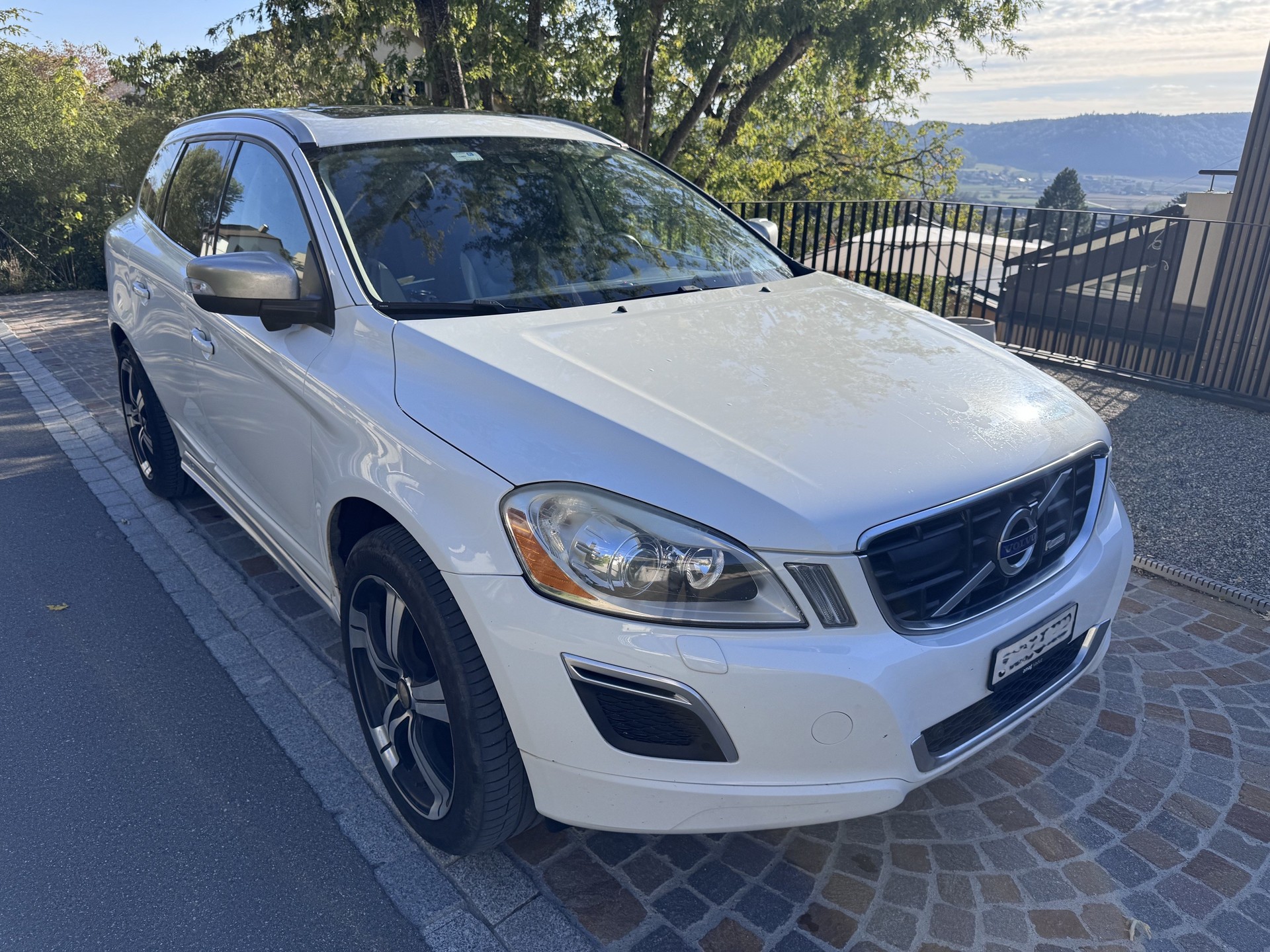 VOLVO 2.4 D3 R-Design AWD S/S-image-2