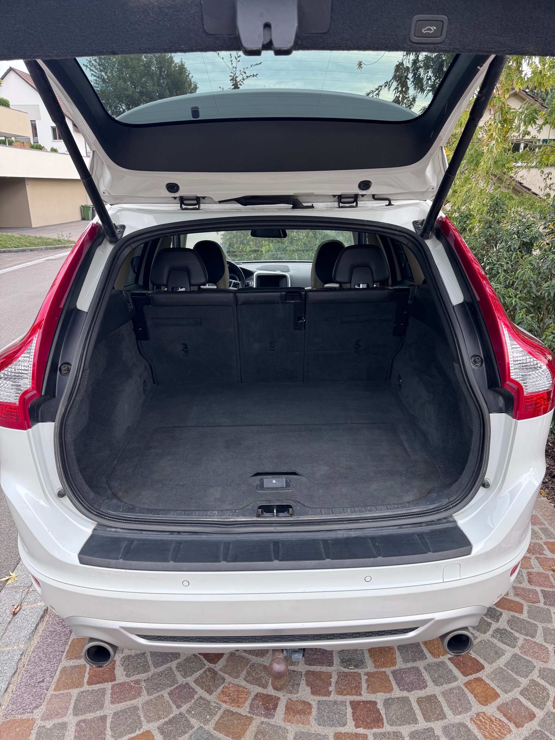 VOLVO 2.4 D3 R-Design AWD S/S-image-3