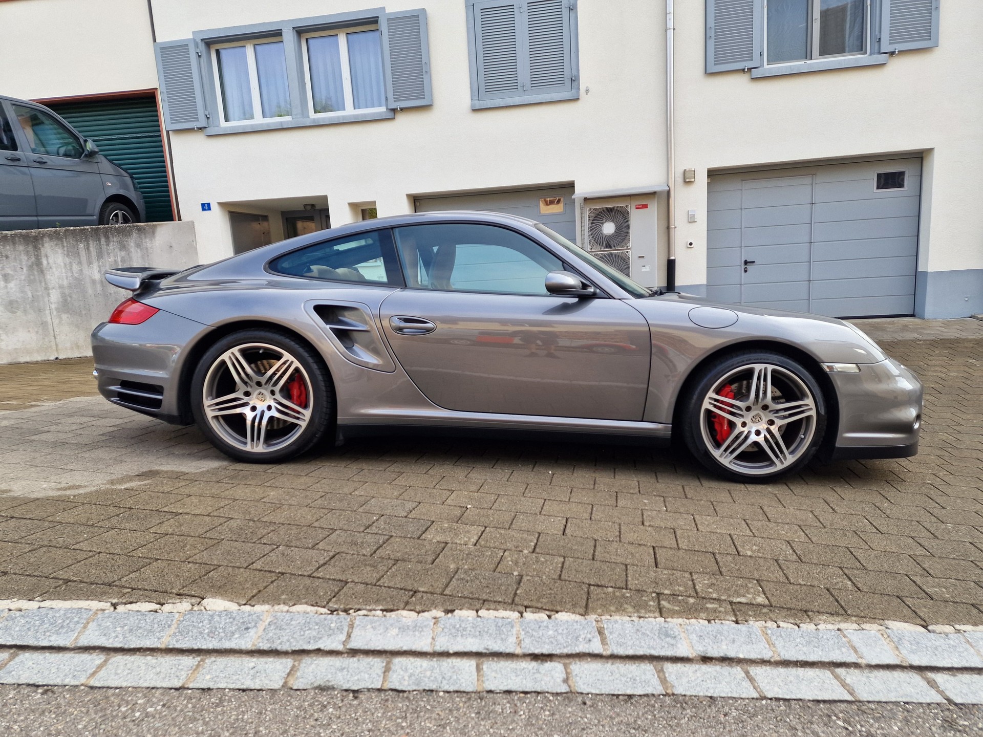 PORSCHE 911 Turbo-image-6