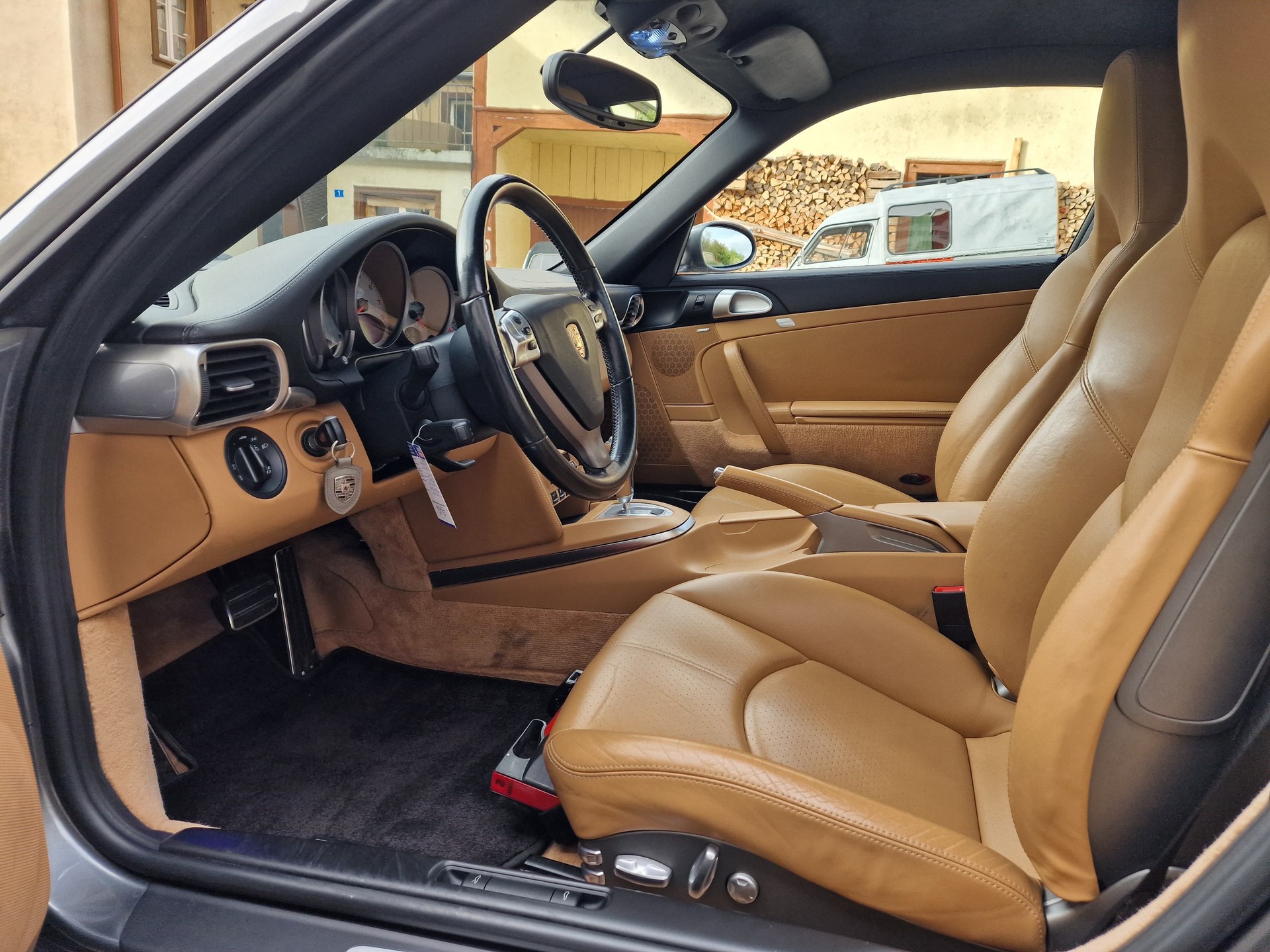 PORSCHE 911 Turbo-image-8