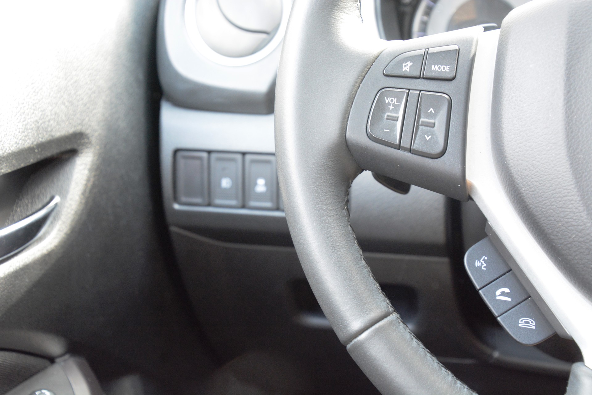 SUZUKI Vitara 1.4 Boosterjet Compact Top Hybrid Automatic-image-11