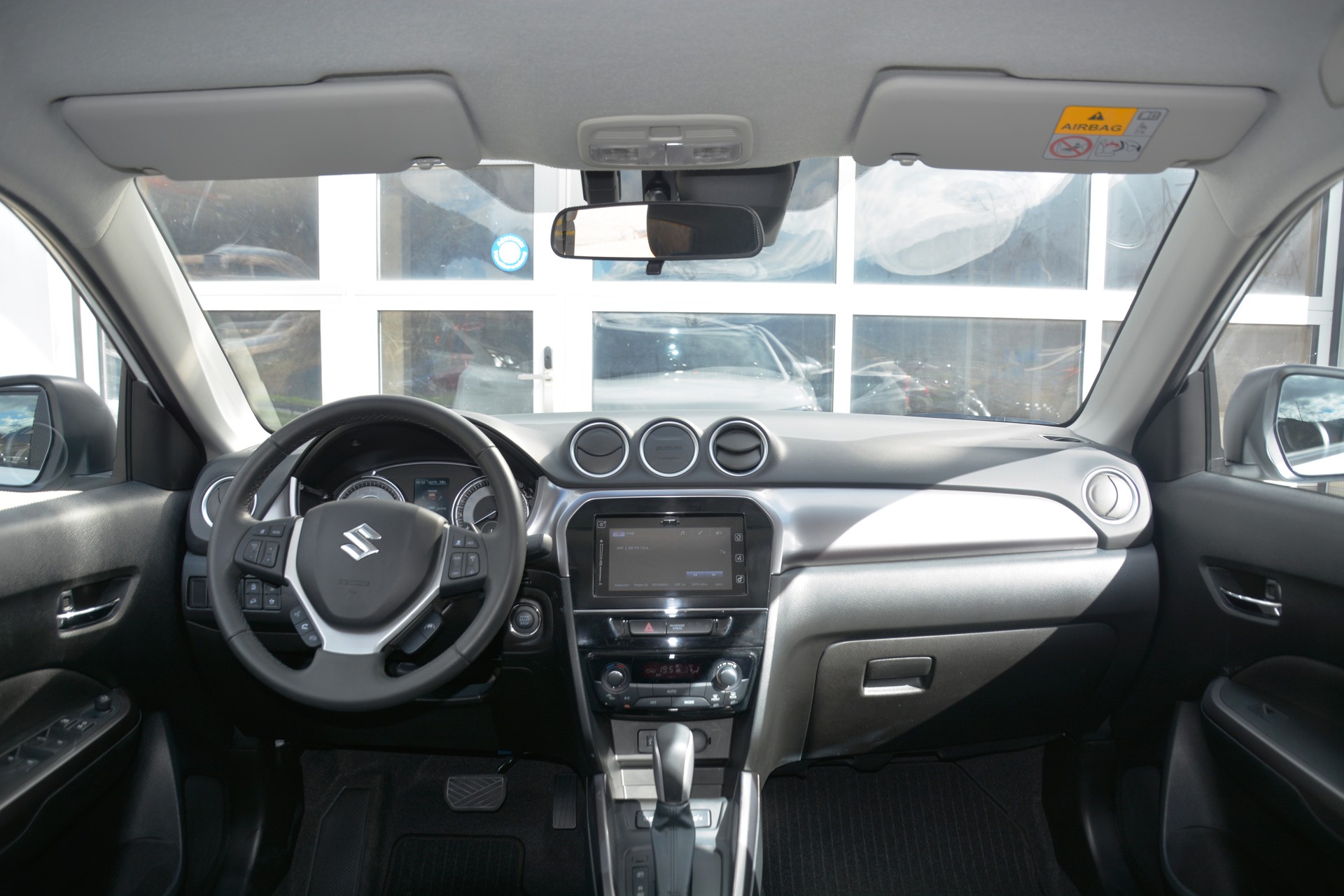 SUZUKI Vitara 1.4 Boosterjet Compact Top Hybrid Automatic-image-4