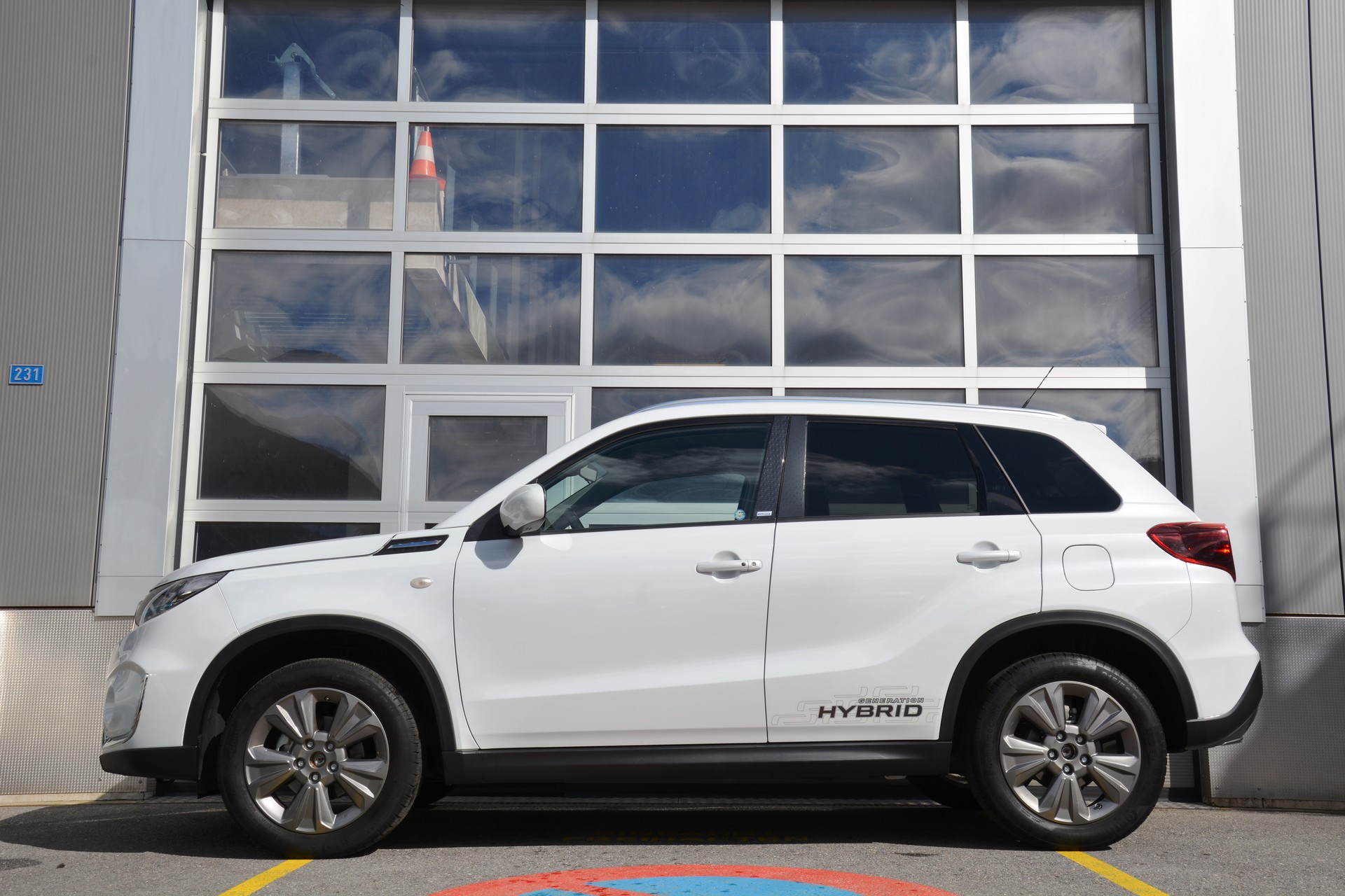 SUZUKI Vitara 1.4 Boosterjet Compact Top Hybrid Automatic-image-3