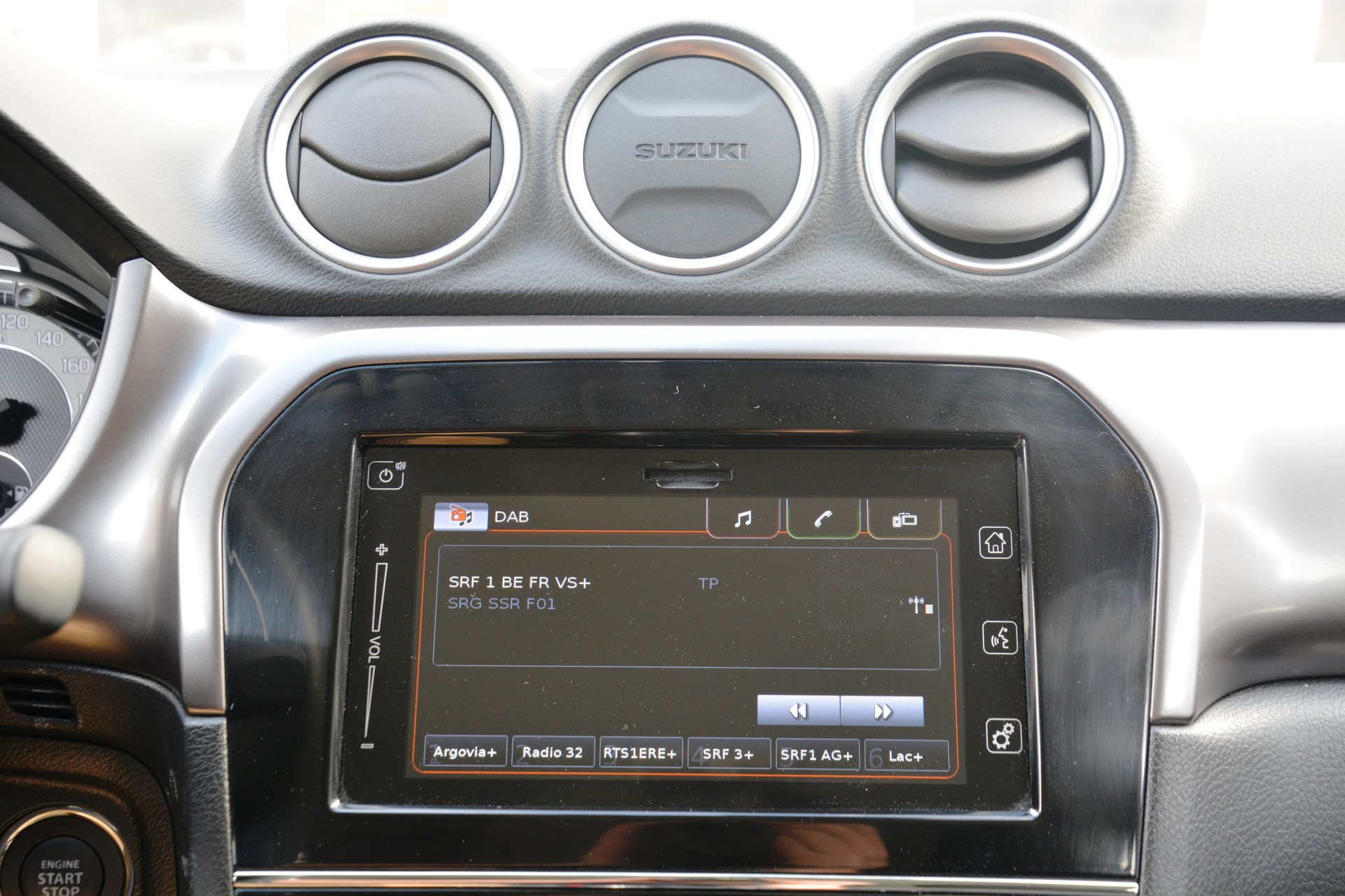 SUZUKI Vitara 1.4 Boosterjet Compact Top Hybrid Automatic-image-9