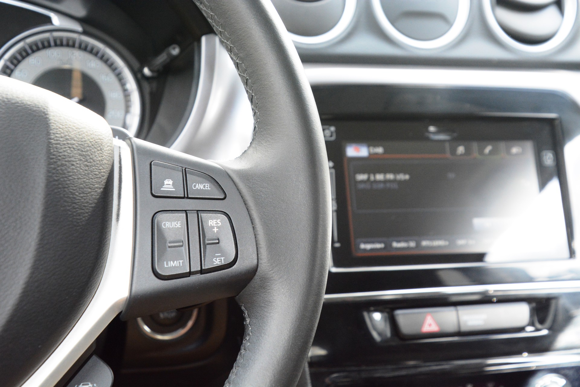 SUZUKI Vitara 1.4 Boosterjet Compact Top Hybrid Automatic-image-12
