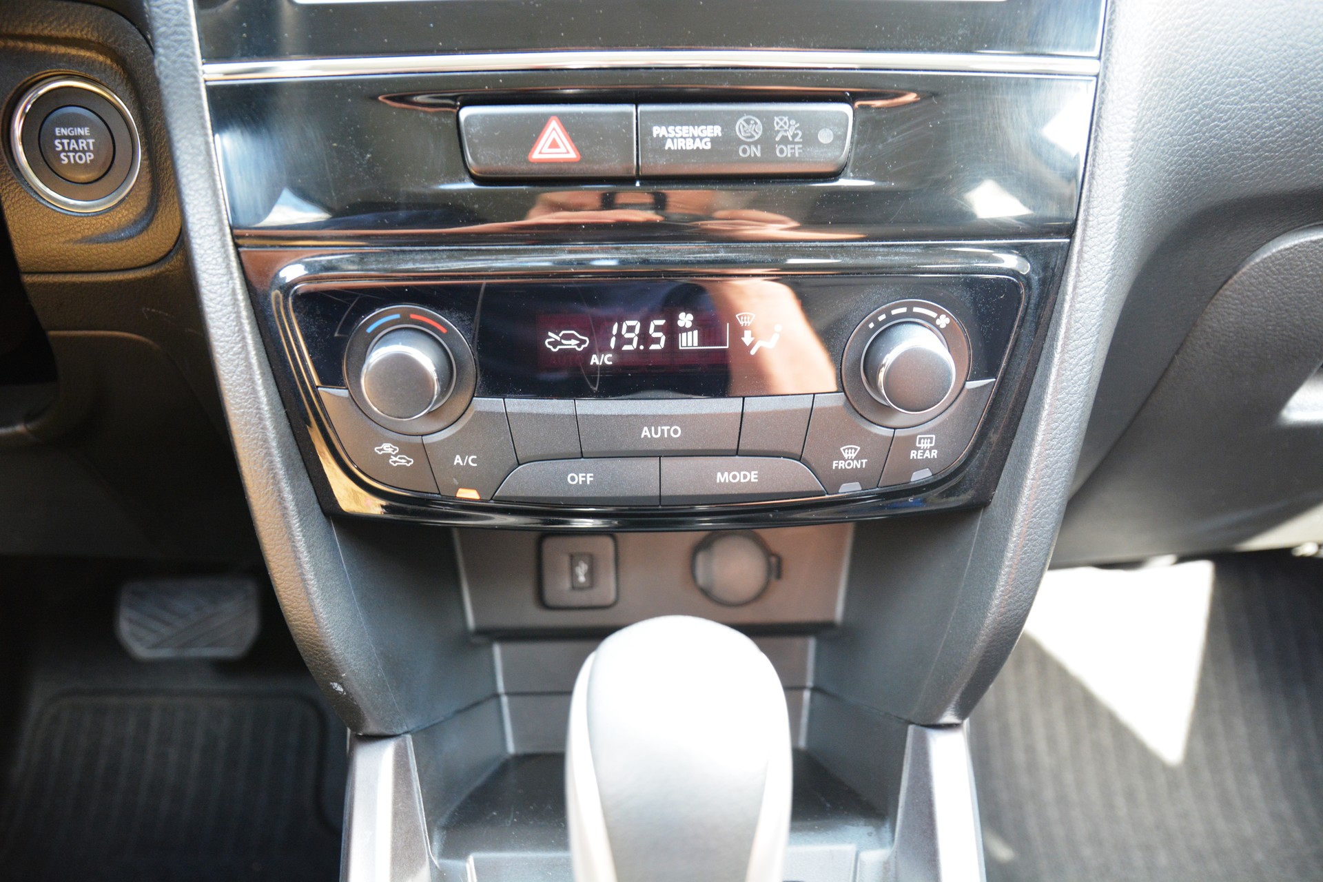 SUZUKI Vitara 1.4 Boosterjet Compact Top Hybrid Automatic-image-10