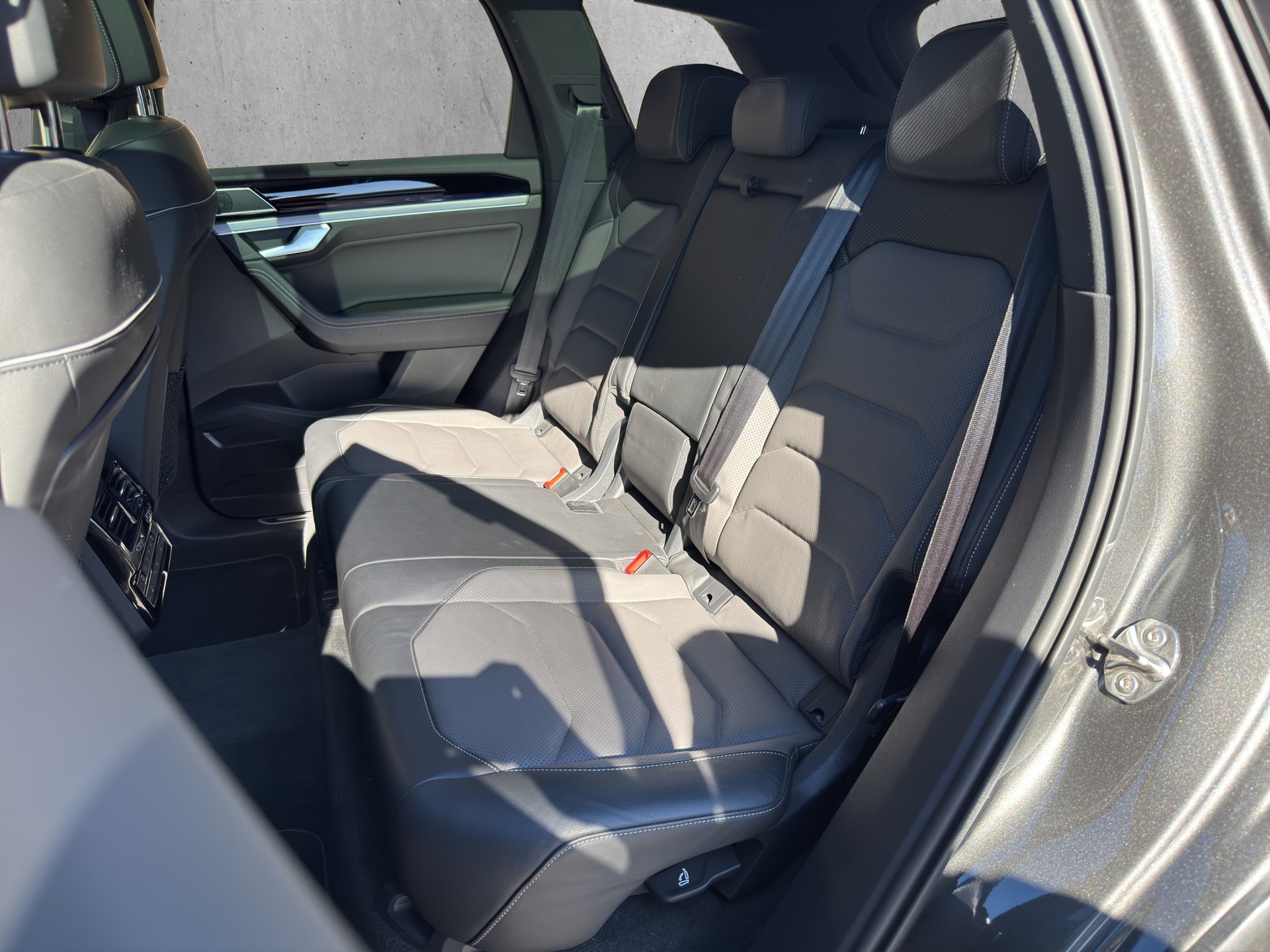 VW Touareg 4.0 V8 ABT TDI R-Line Tiptronic-image-11