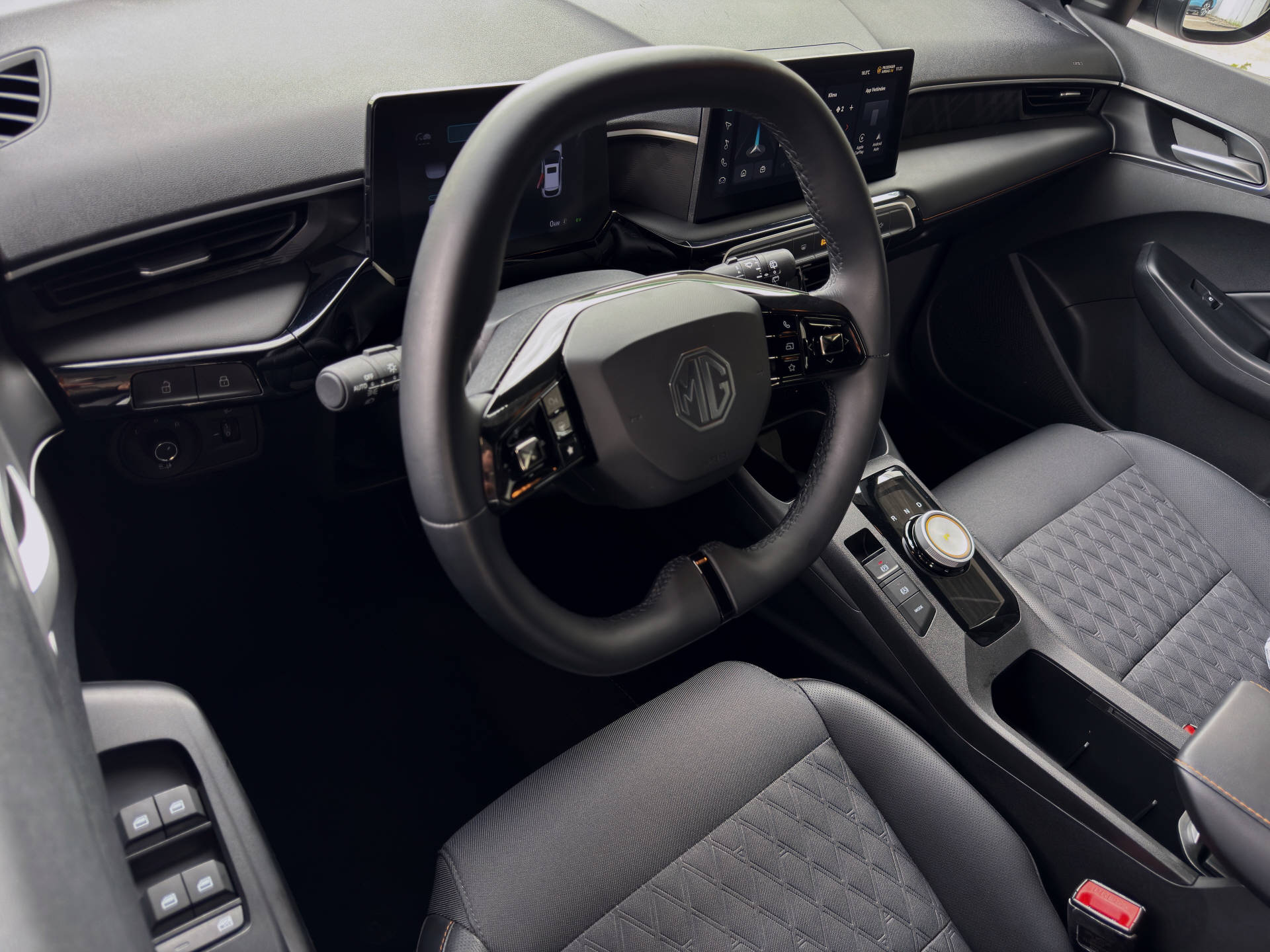 MG 3 1.5 Hybrid Luxury-image-8
