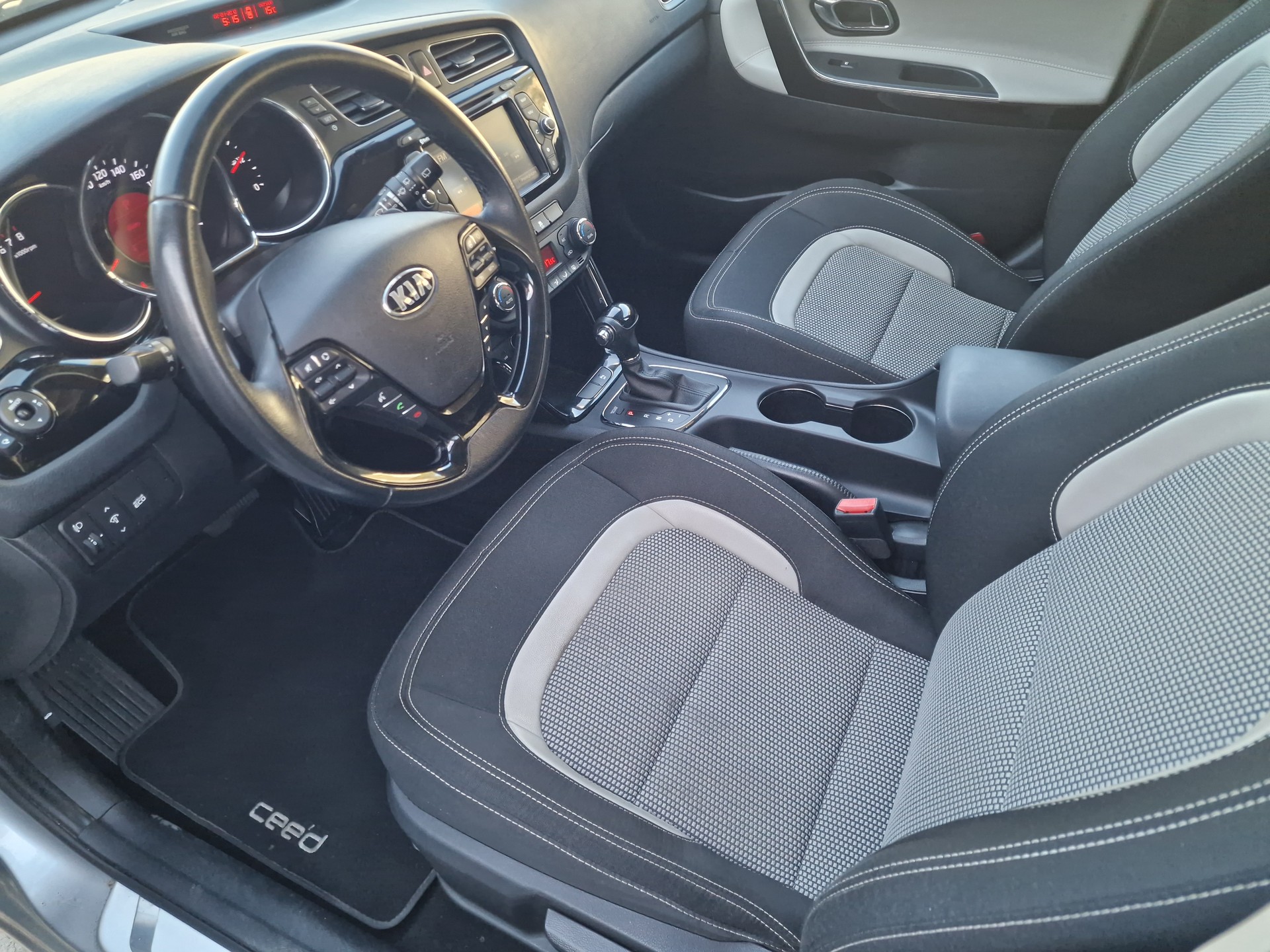 KIA Cee'd Sportswagon 1.6 GDi Trend DCT-image-5