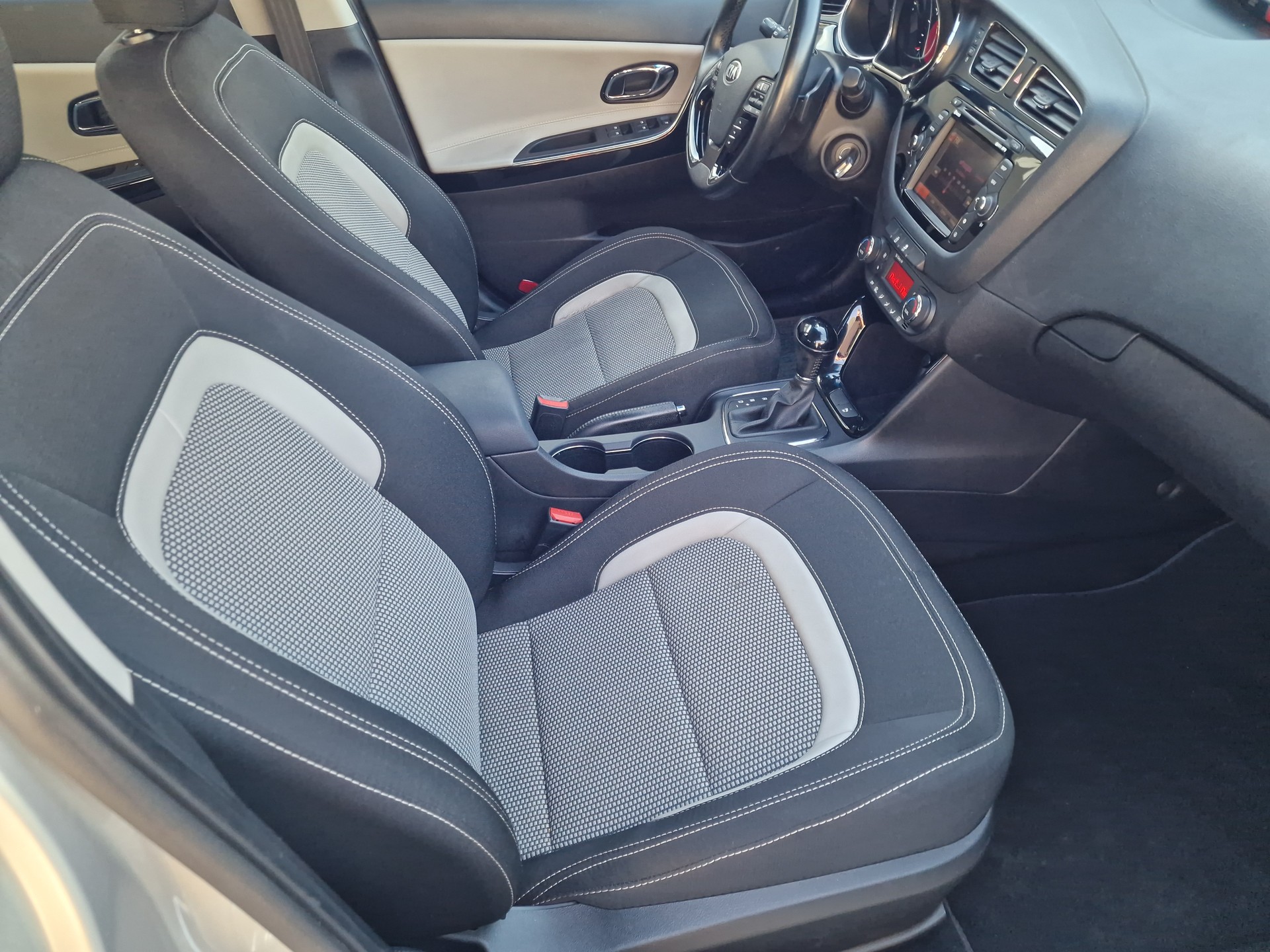 KIA Cee'd Sportswagon 1.6 GDi Trend DCT-image-6