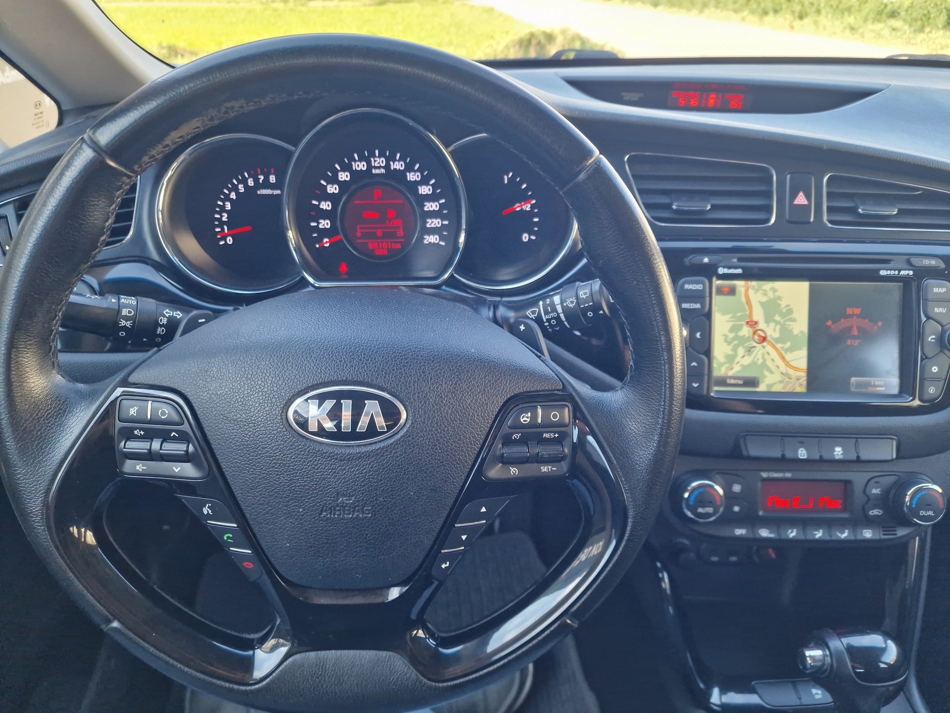 KIA Cee'd Sportswagon 1.6 GDi Trend DCT-image-8