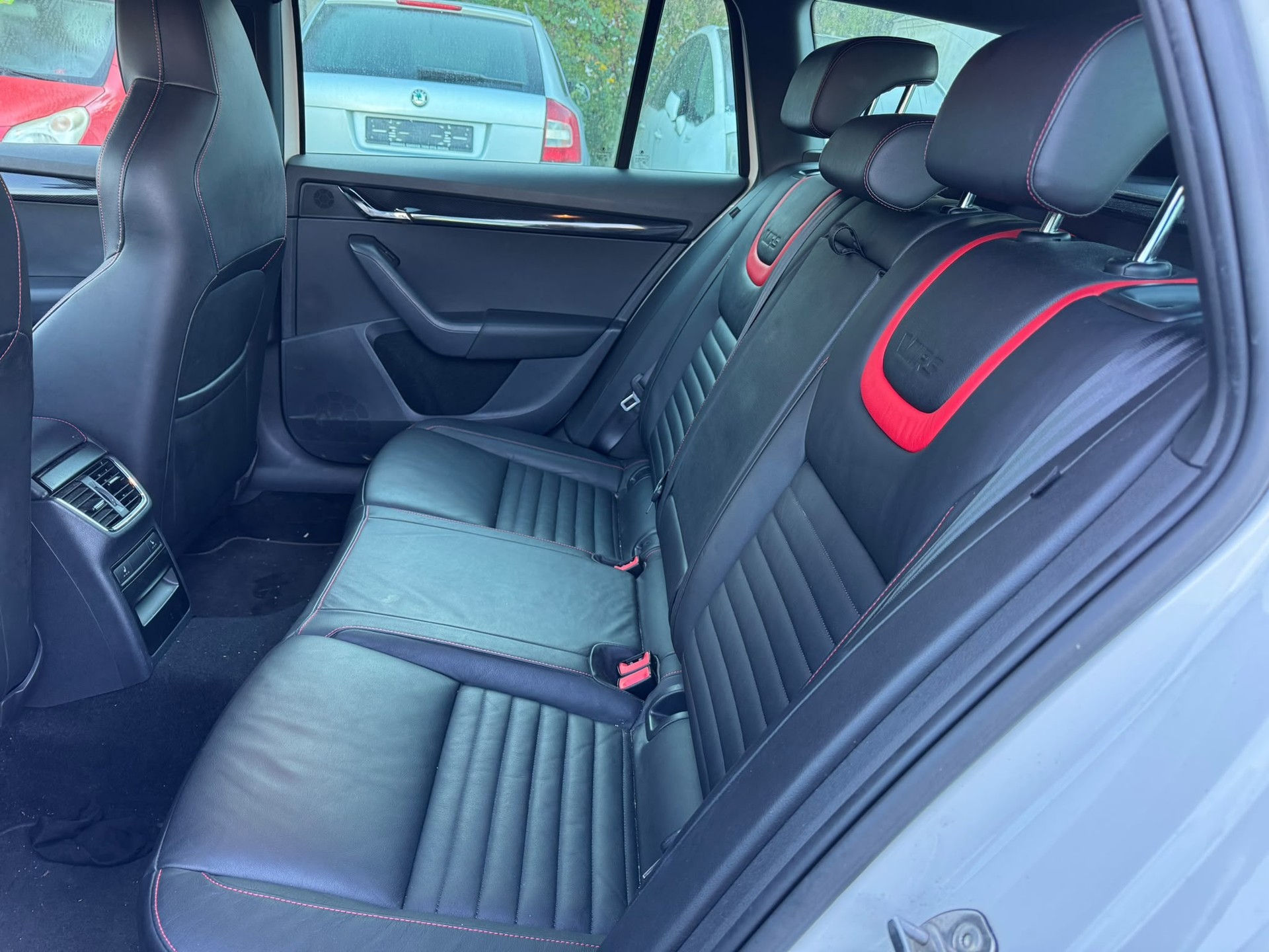SKODA Octavia Combi 2.0 TDI RS DSG-image-10