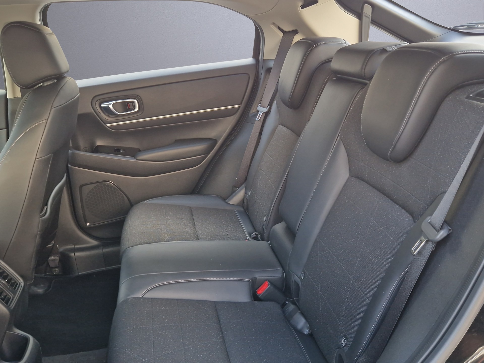 HONDA HR-V 1.5 i-MMD Advance-image-10