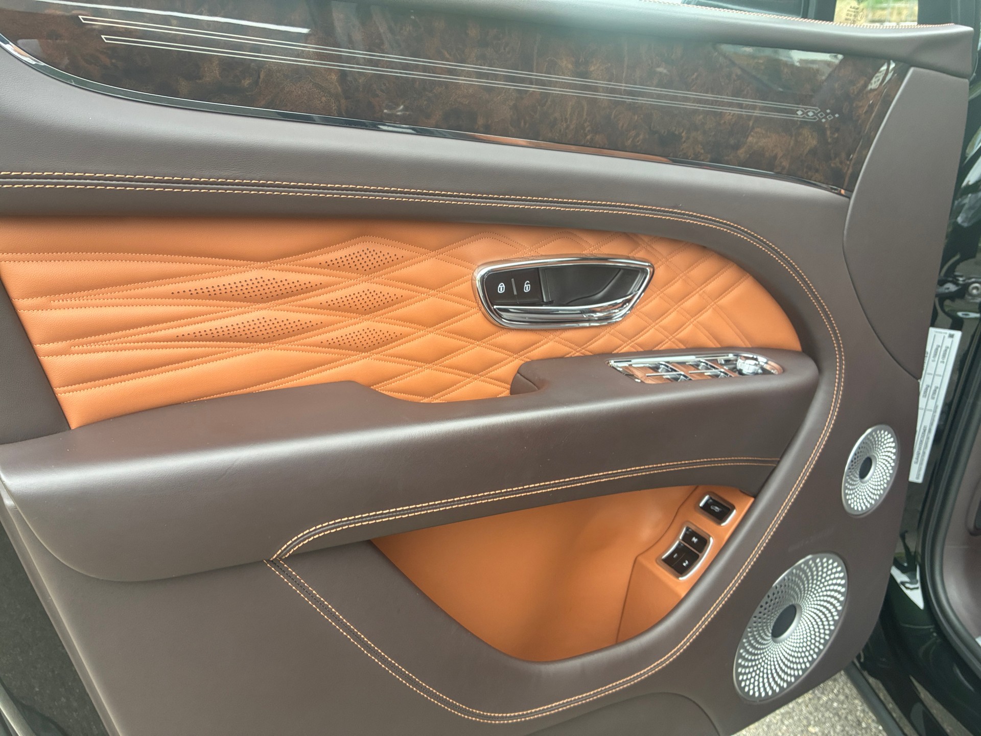 BENTLEY Bentayga Azure aus 1. Hand-image-13