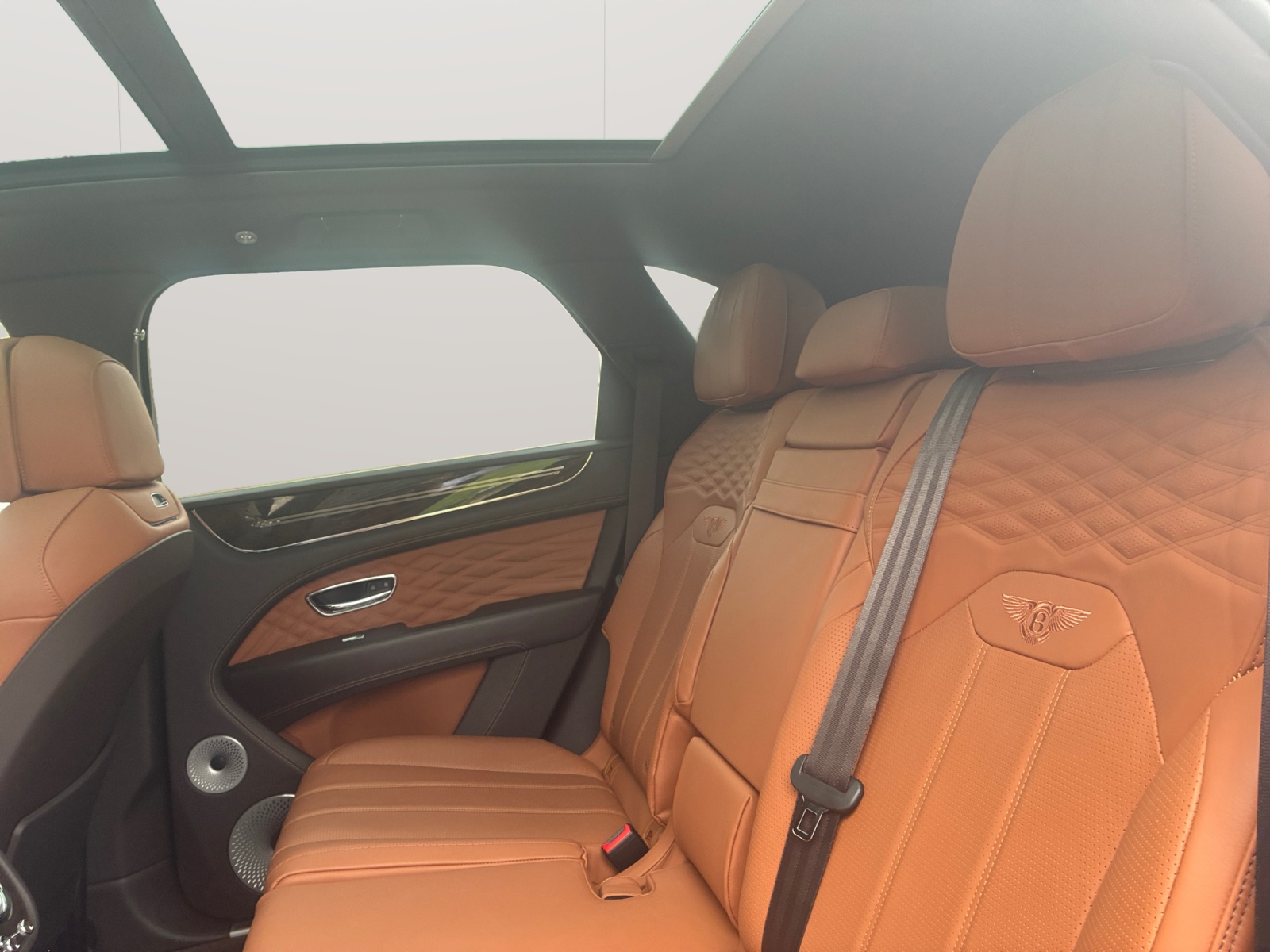 BENTLEY Bentayga Azure aus 1. Hand-image-15