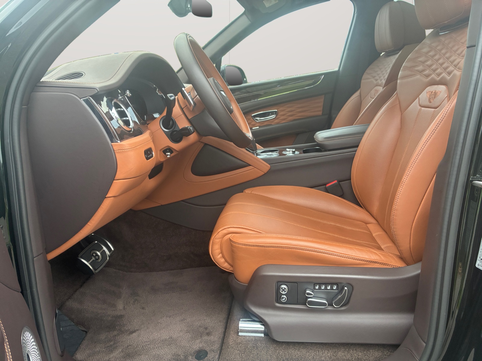 BENTLEY Bentayga Azure aus 1. Hand-image-10