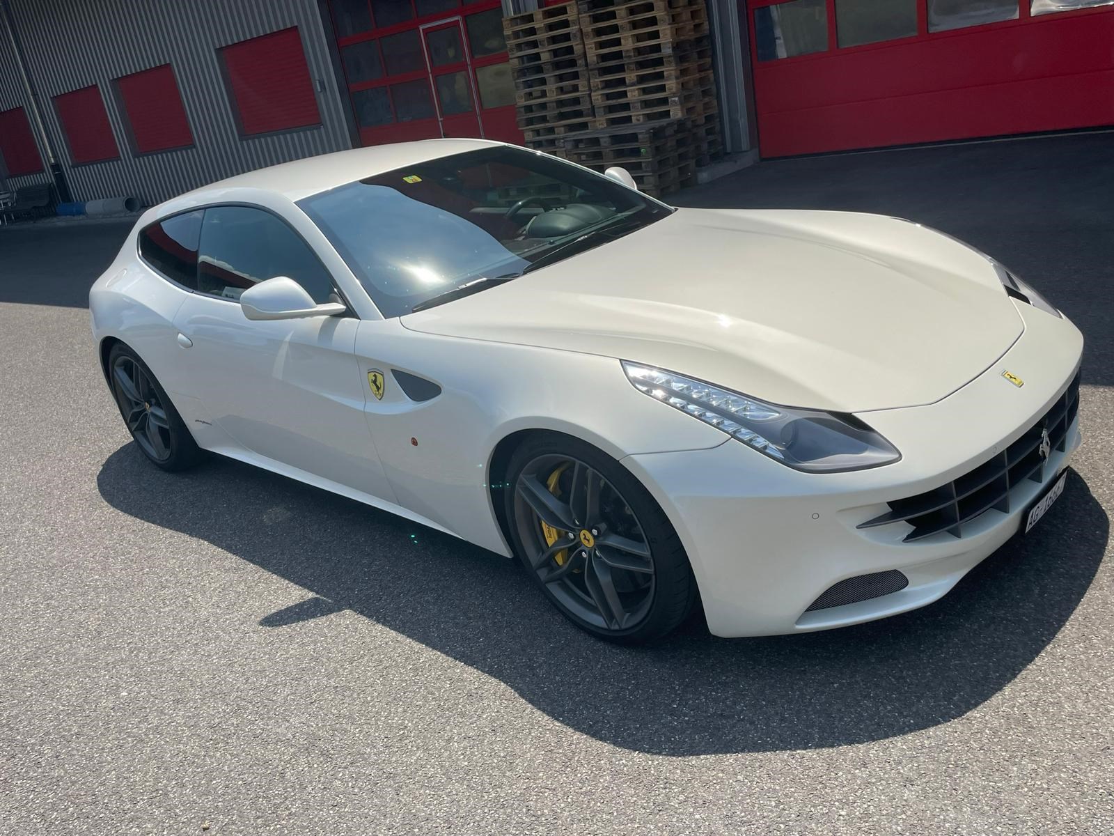 FERRARI FF Frisch ab Ferrari Service-image-2