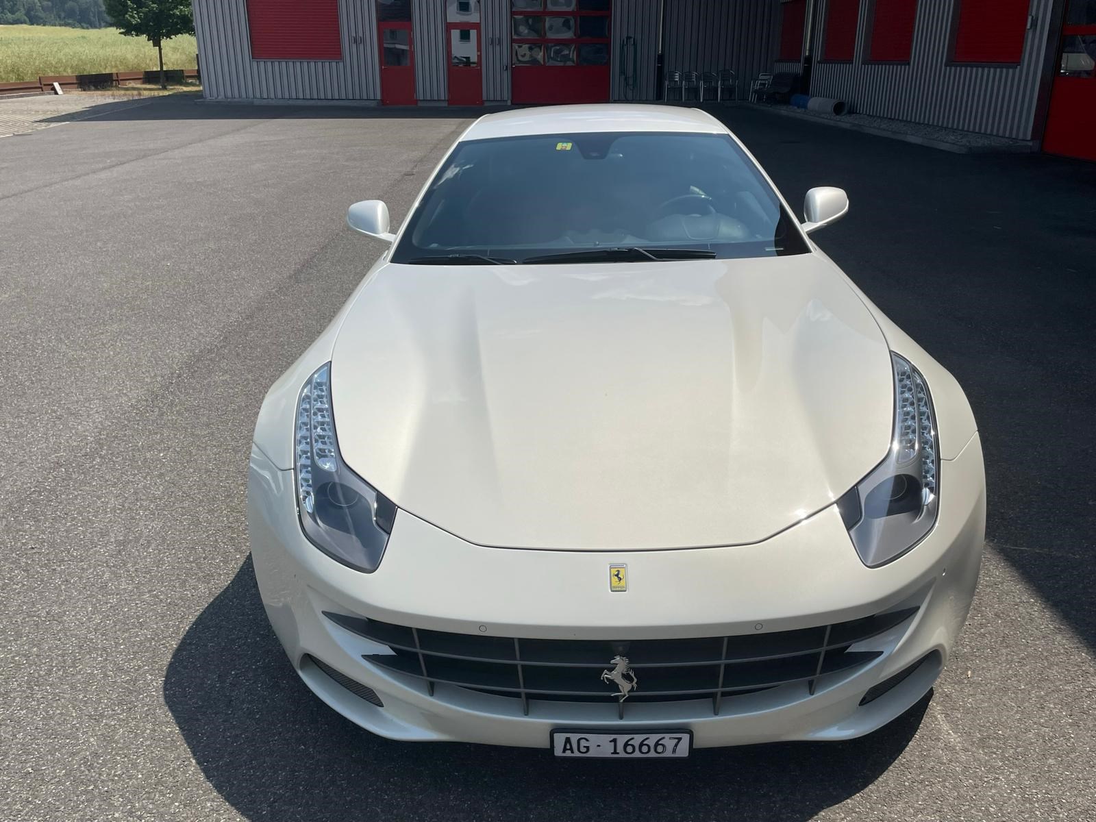FERRARI FF Frisch ab Ferrari Service-image-4