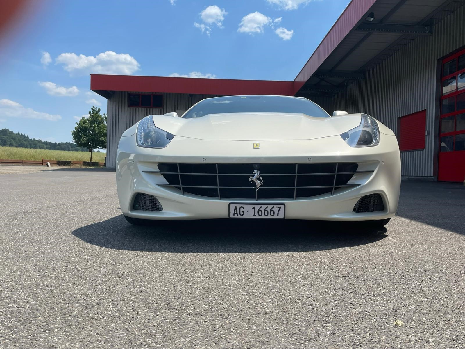 FERRARI FF Frisch ab Ferrari Service-image-5