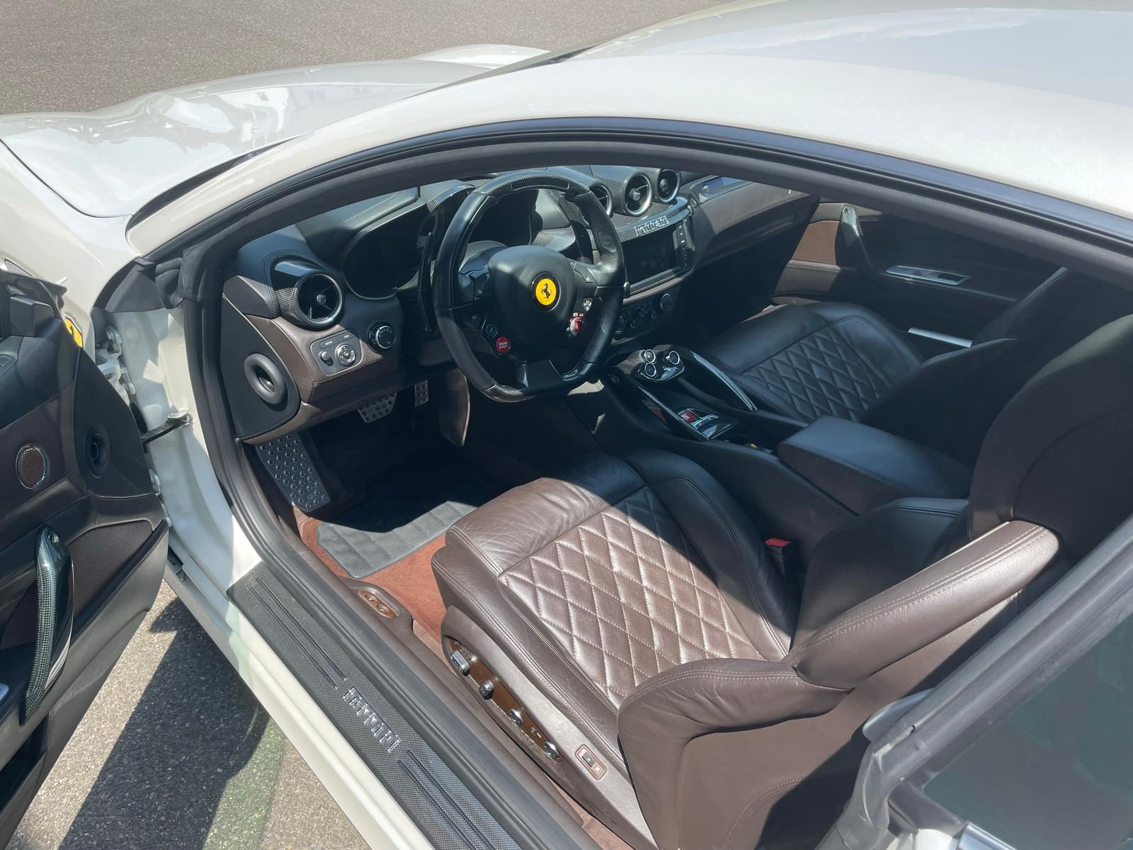 FERRARI FF Frisch ab Ferrari Service-image-8