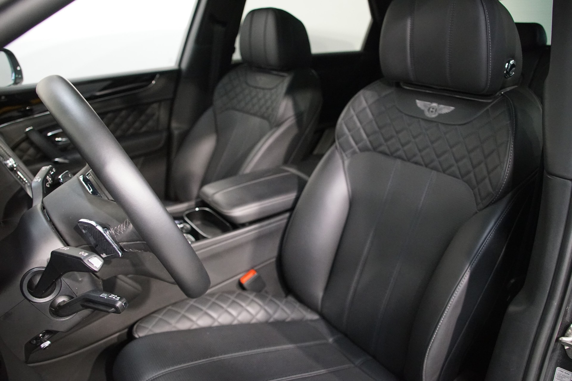 BENTLEY Bentayga V8 Jubilé Edt.-image-10