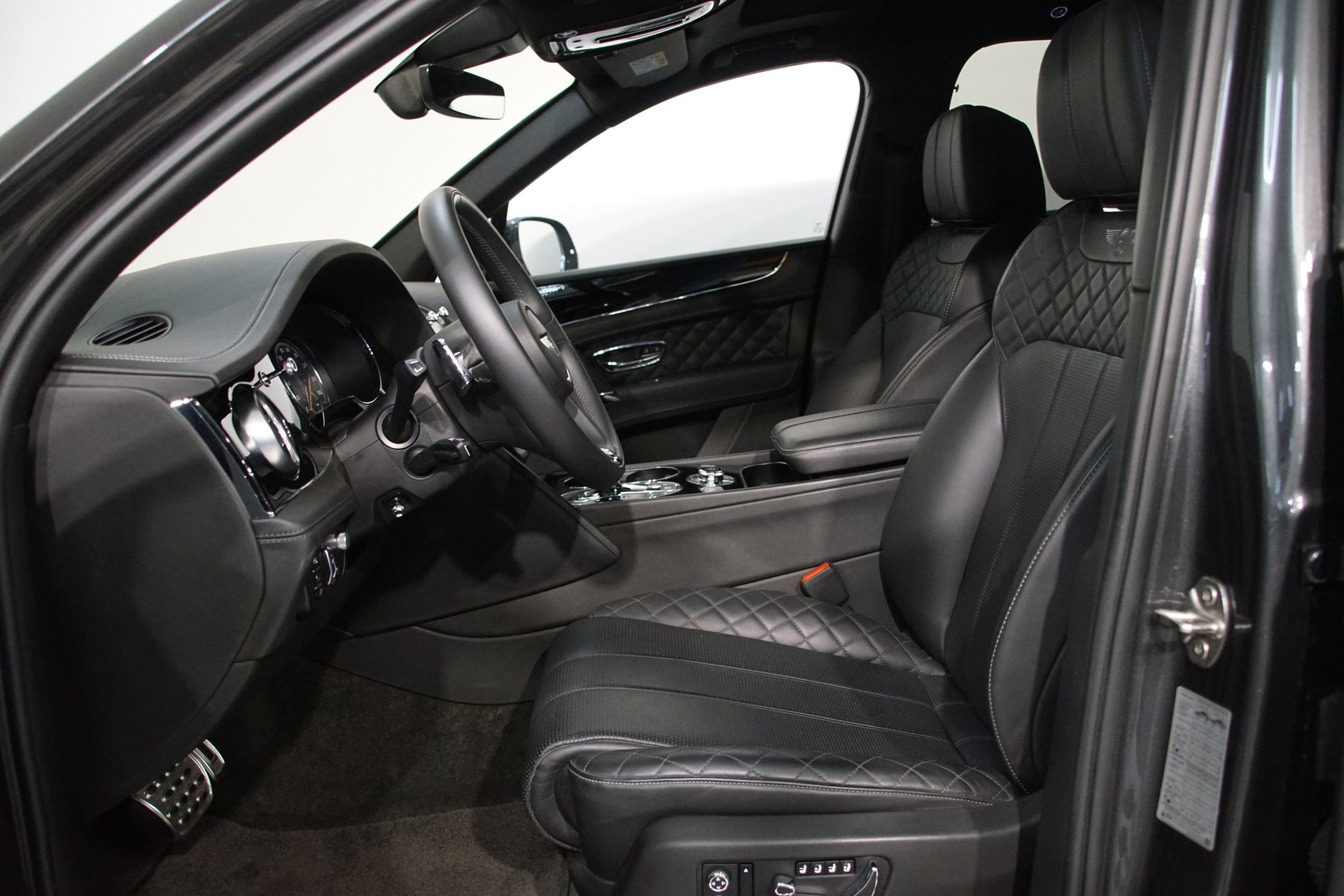 BENTLEY Bentayga V8 Jubilé Edt.-image-9