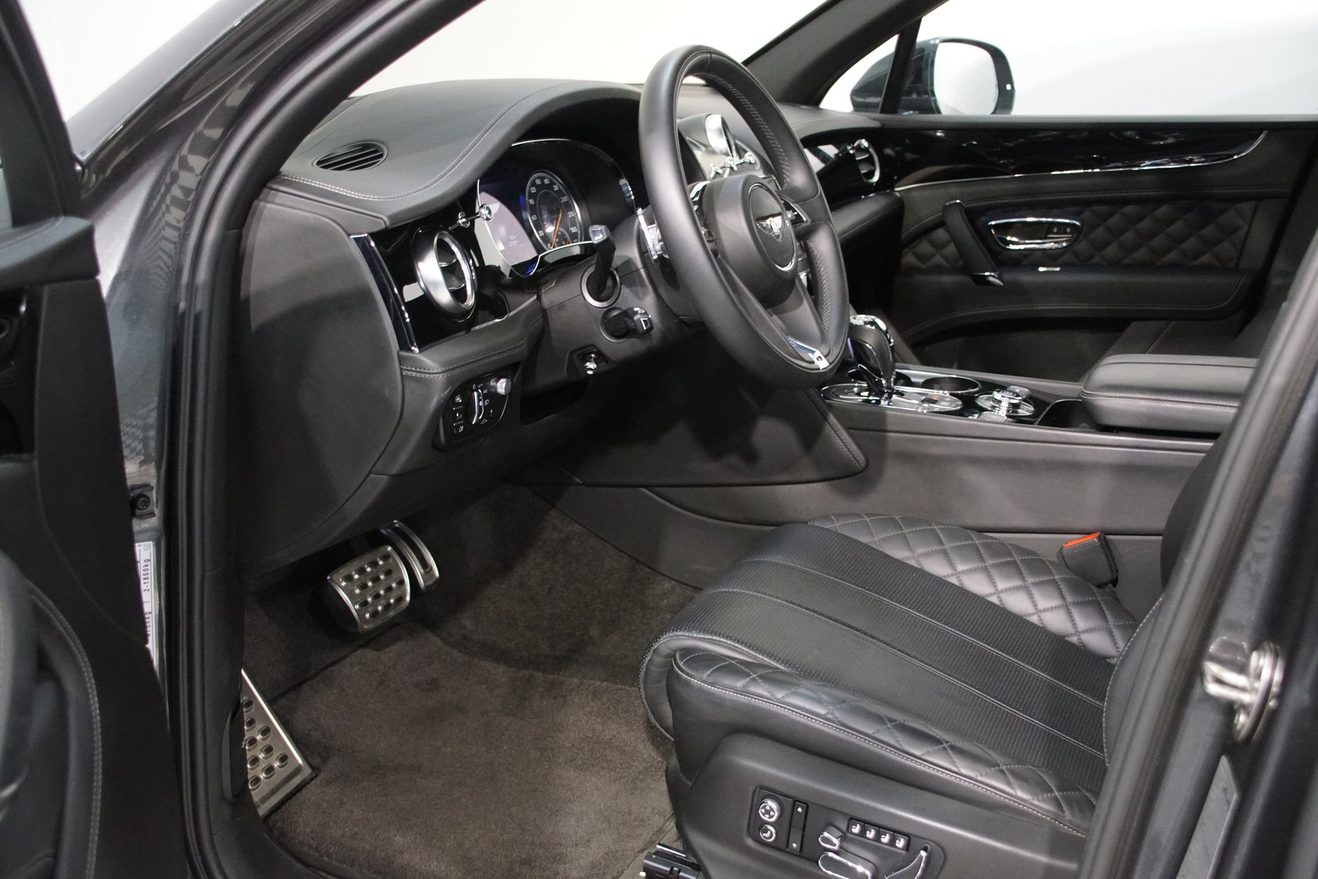 BENTLEY Bentayga V8 Jubilé Edt.-image-11