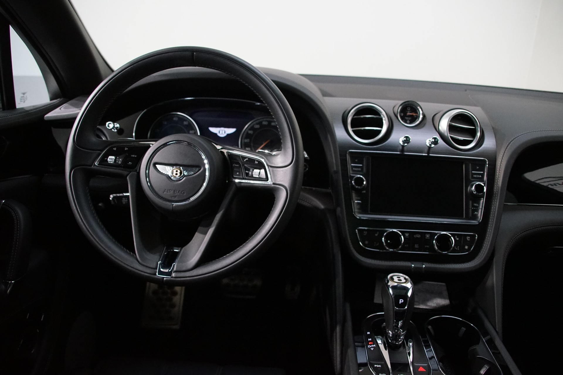 BENTLEY Bentayga V8 Jubilé Edt.-image-12