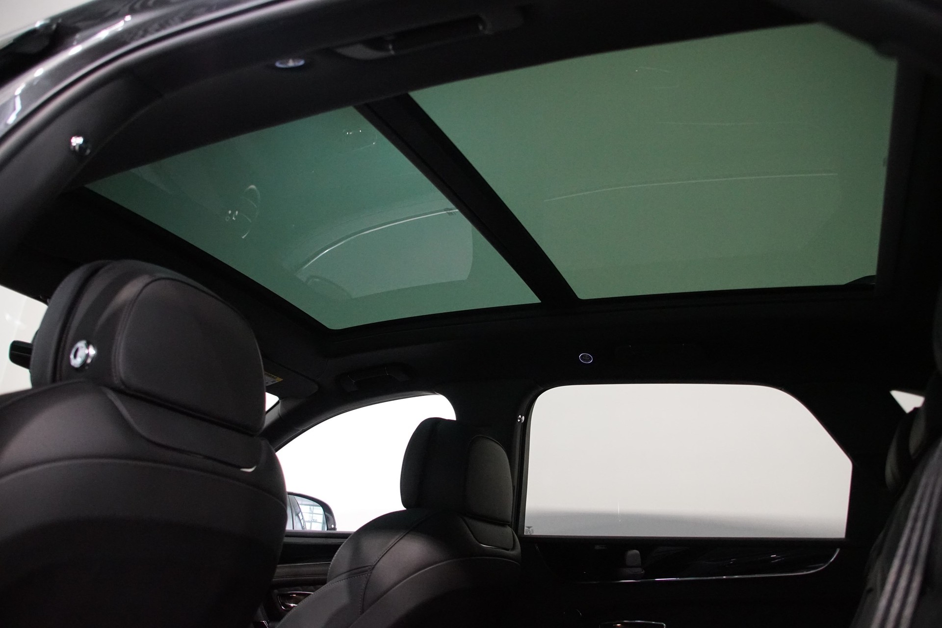 BENTLEY Bentayga V8 Jubilé Edt.-image-14