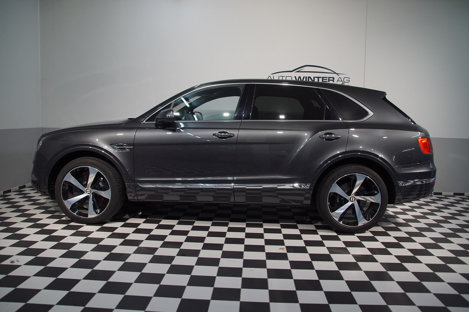 BENTLEY Bentayga V8 Jubilé Edt.-image-6