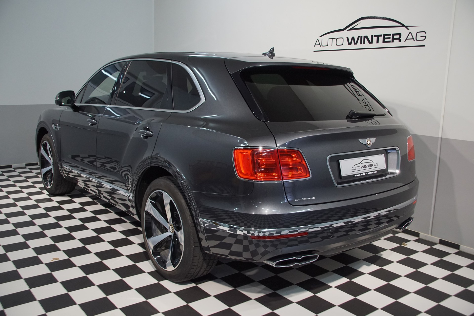 BENTLEY Bentayga V8 Jubilé Edt.-image-4